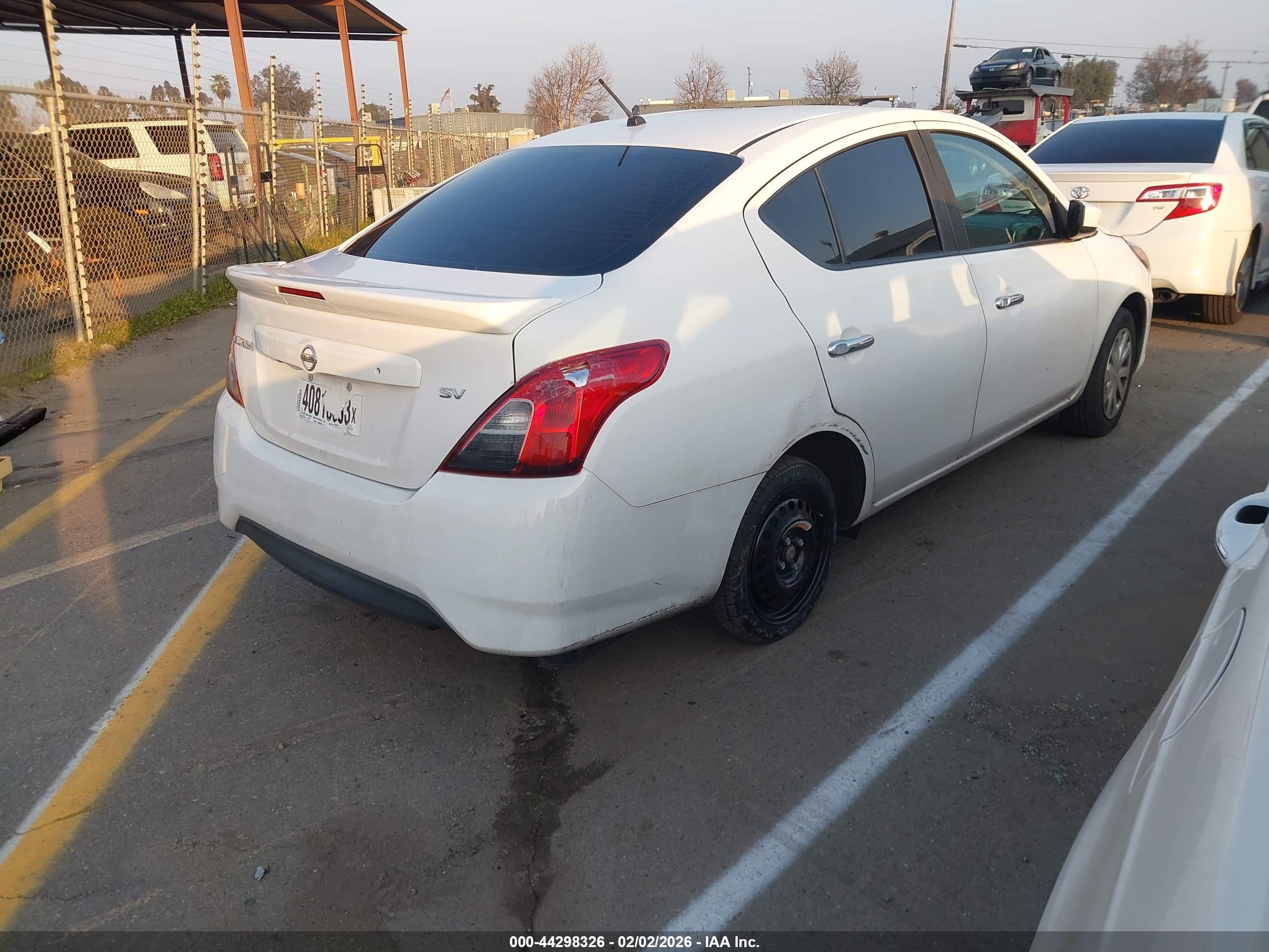 NISSAN VERSA image 4