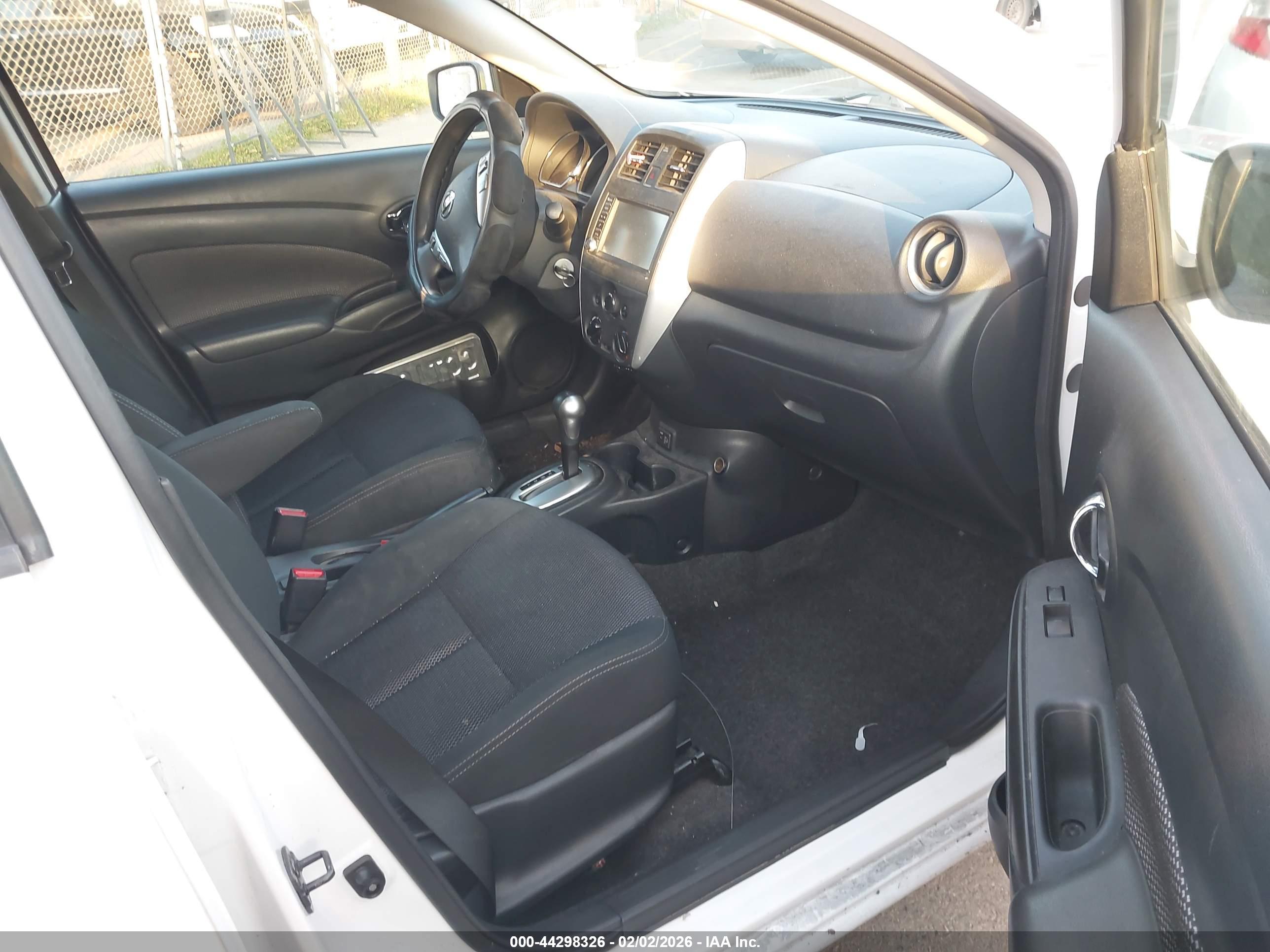 NISSAN VERSA image 5