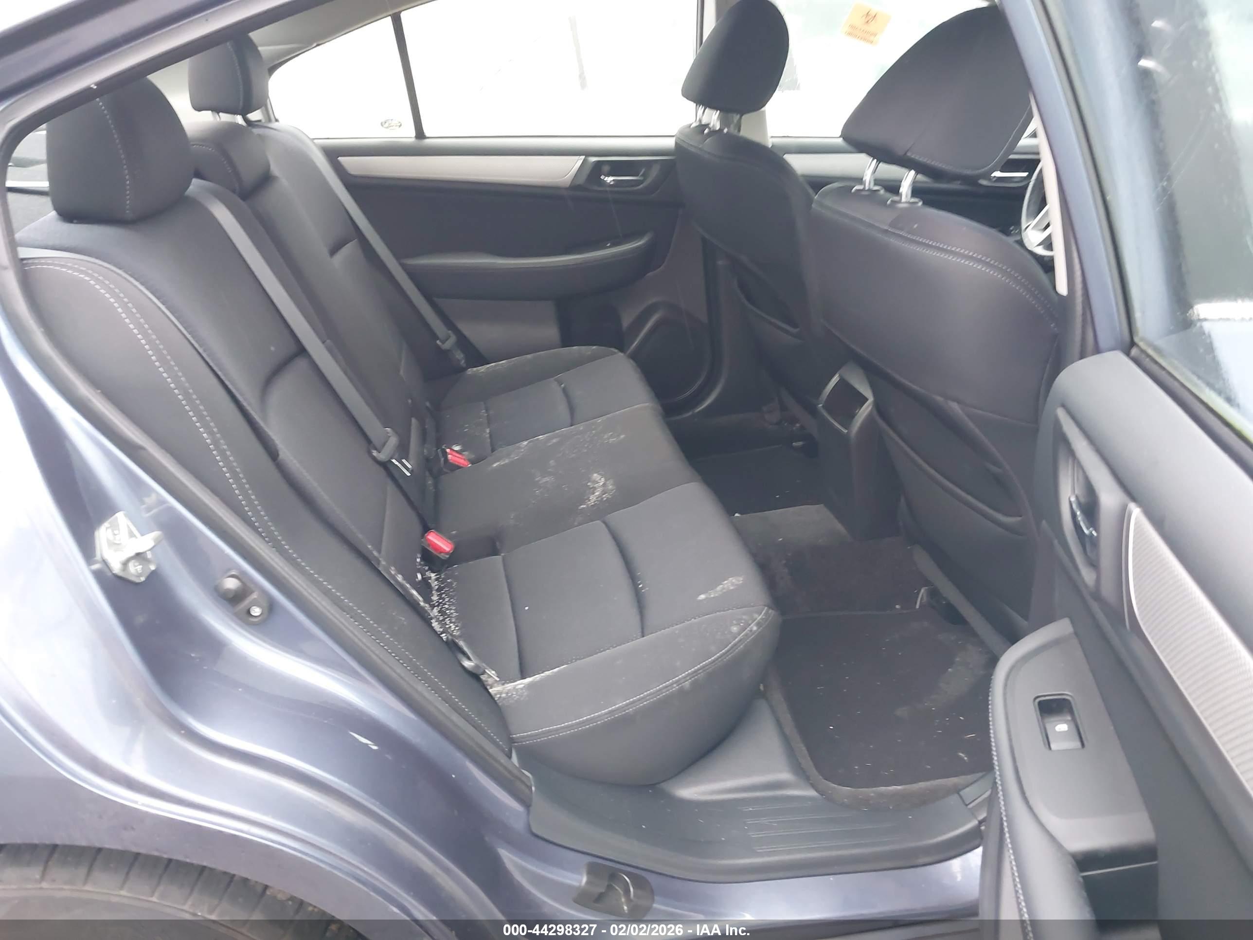 SUBARU LEGACY image 8