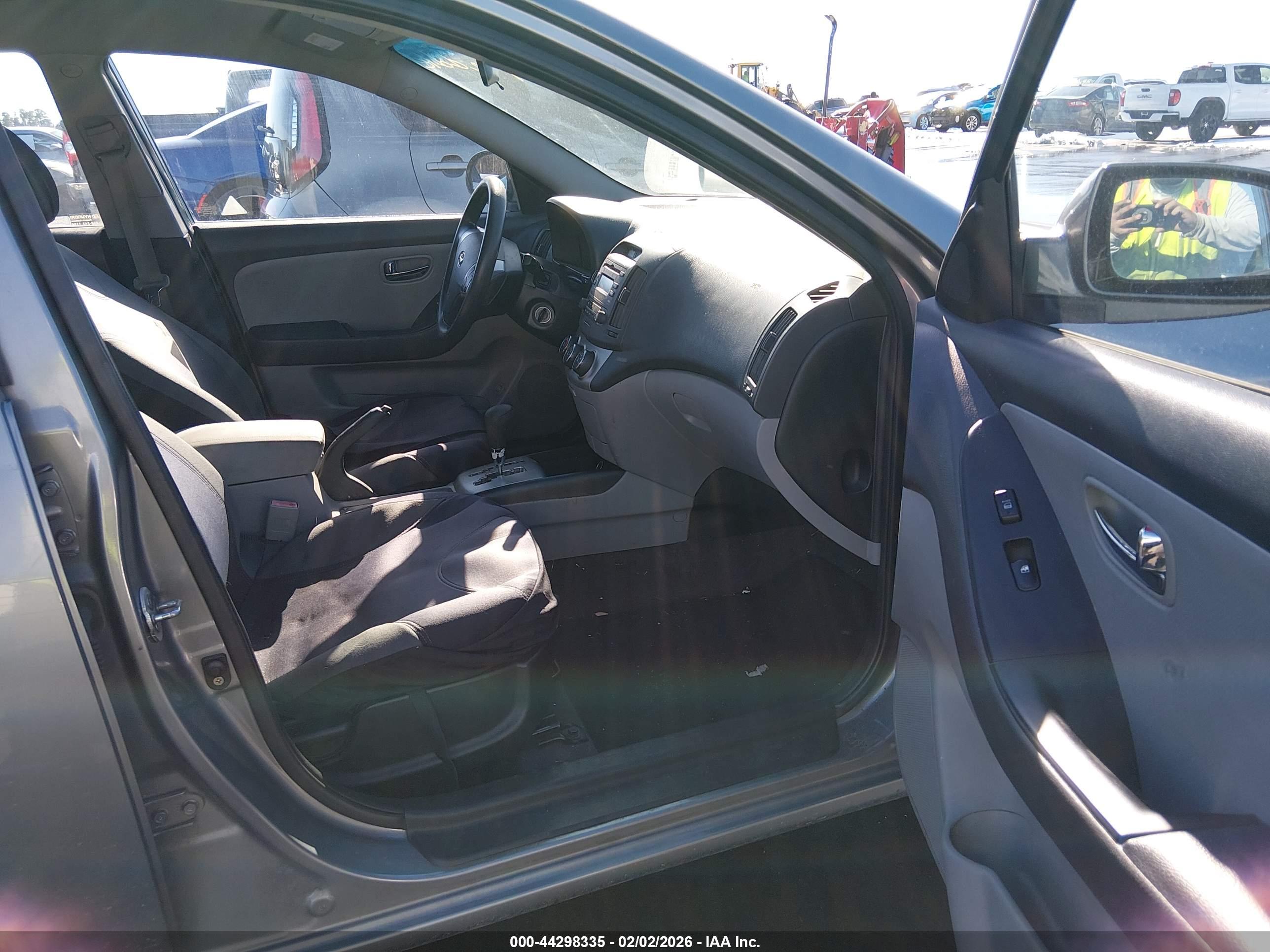 HYUNDAI ELANTRA image 5