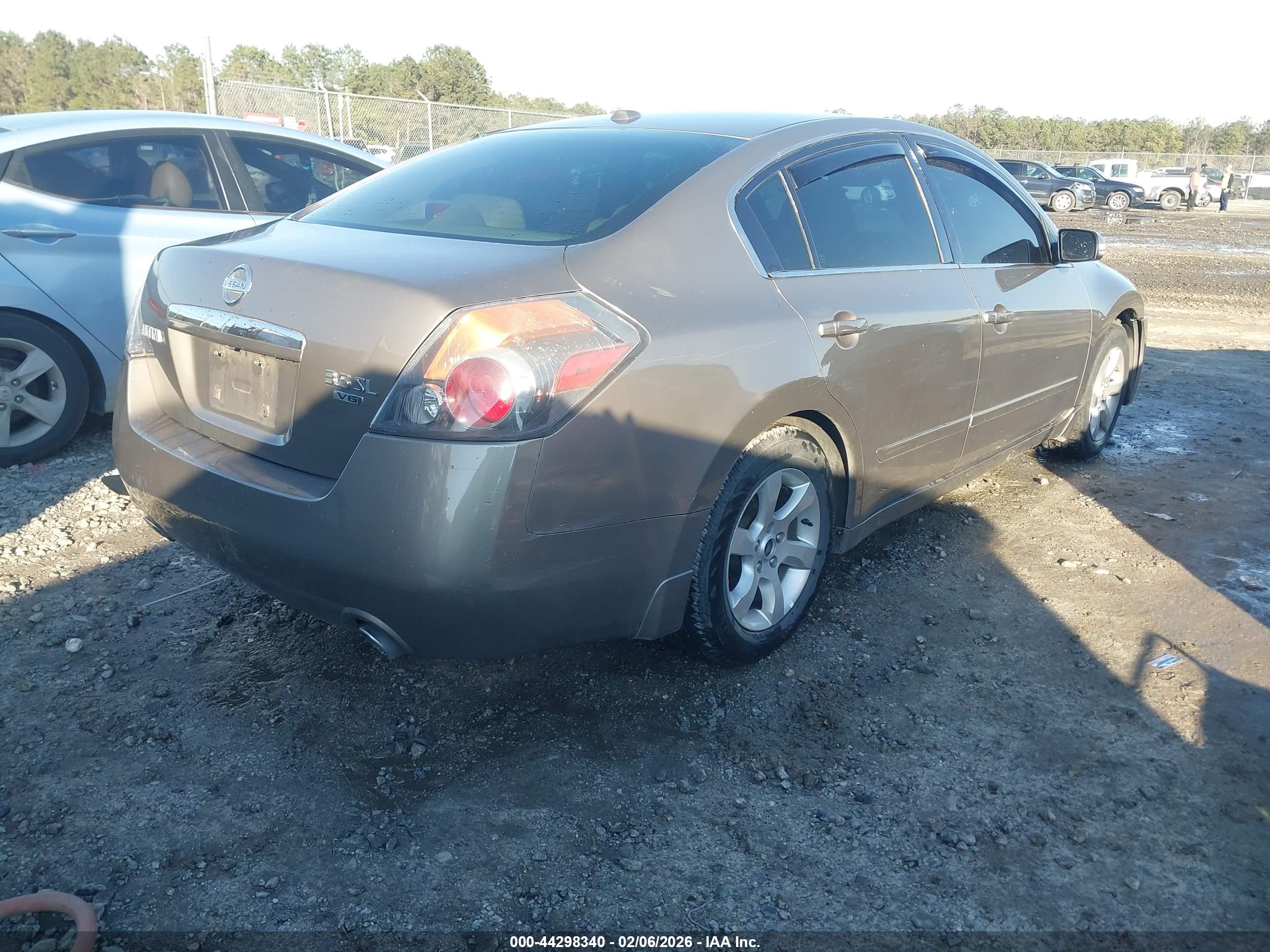 NISSAN ALTIMA image 4