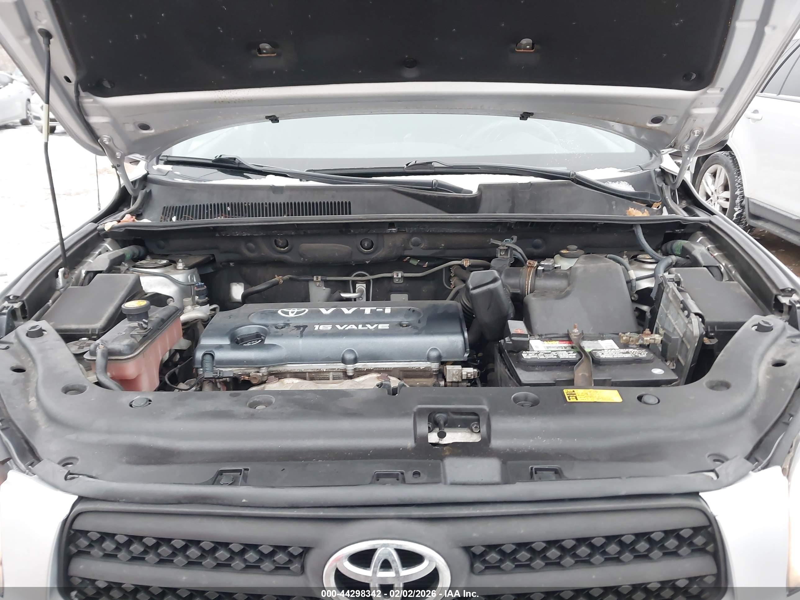 TOYOTA RAV4 image 10