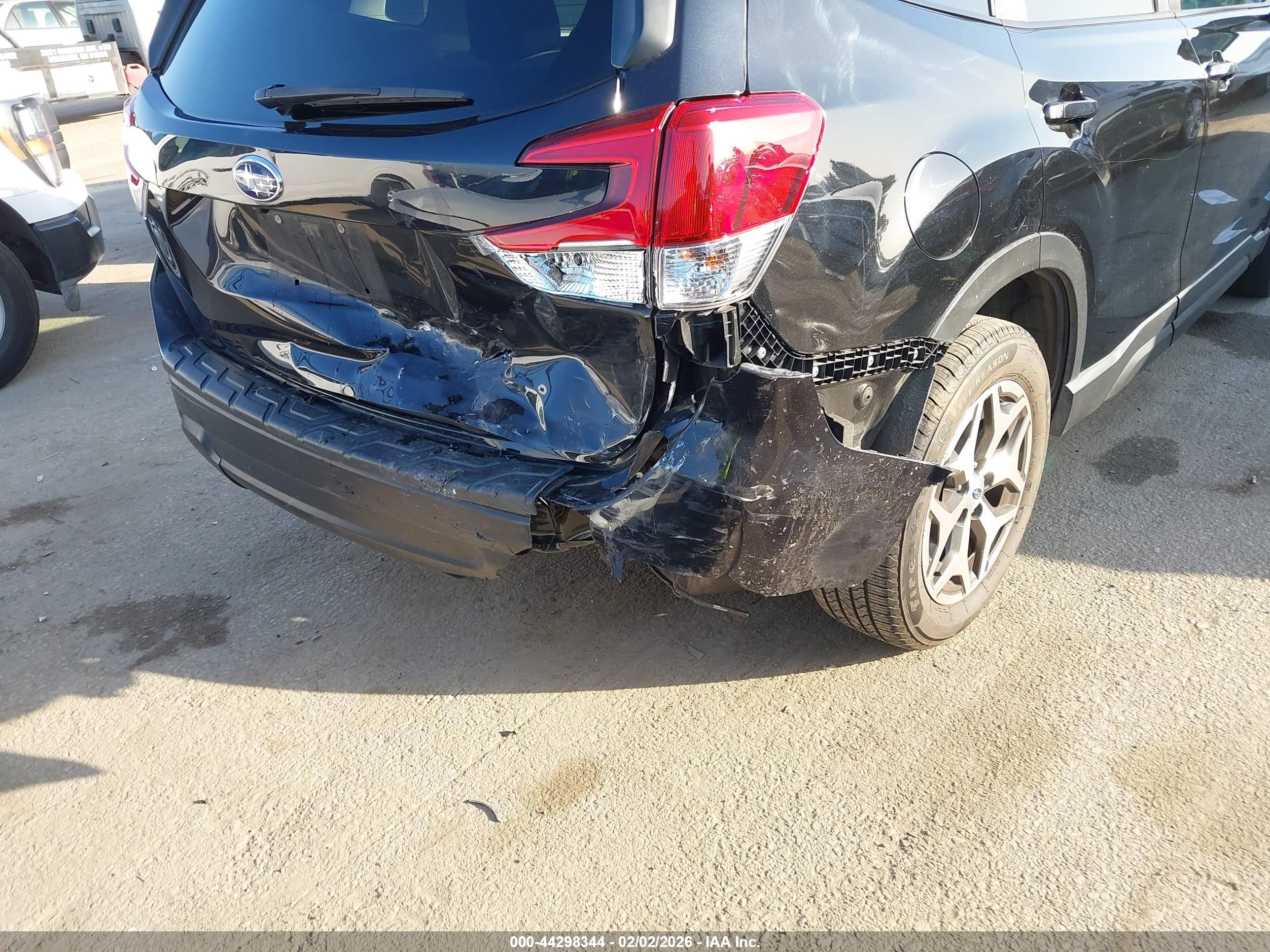 SUBARU FORESTER image 6
