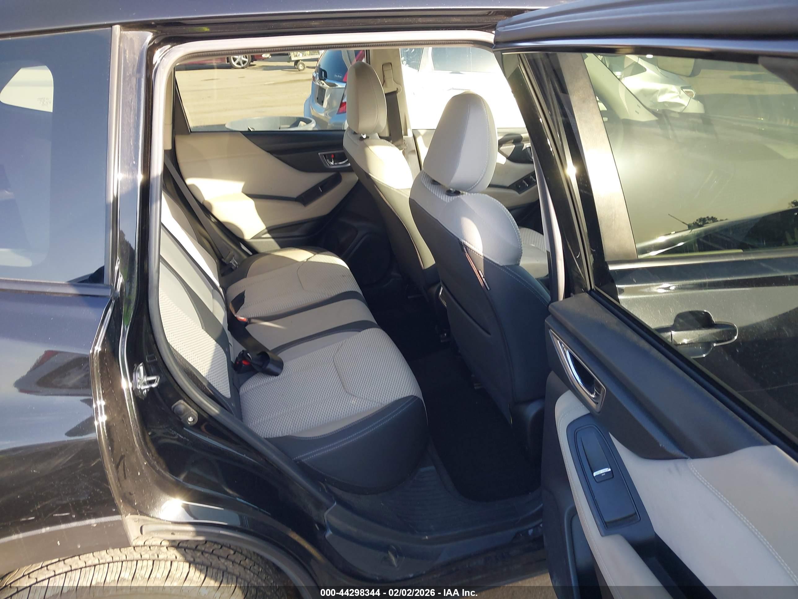 SUBARU FORESTER image 8