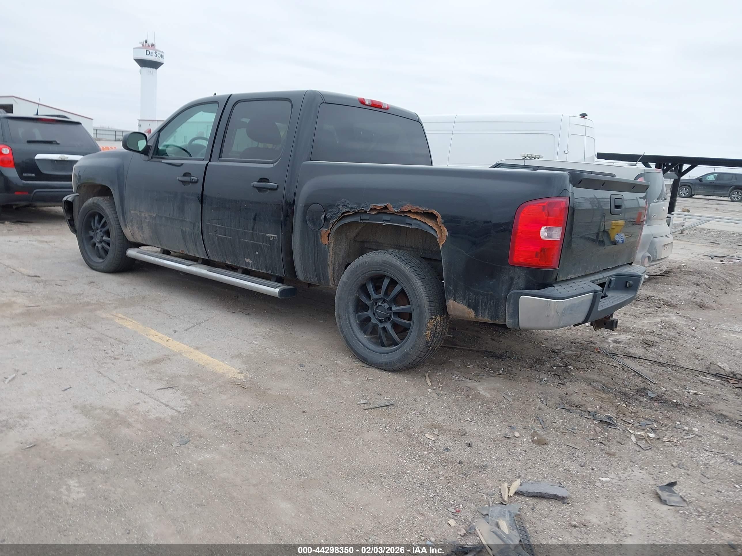 CHEVROLET SILVERADO image 3