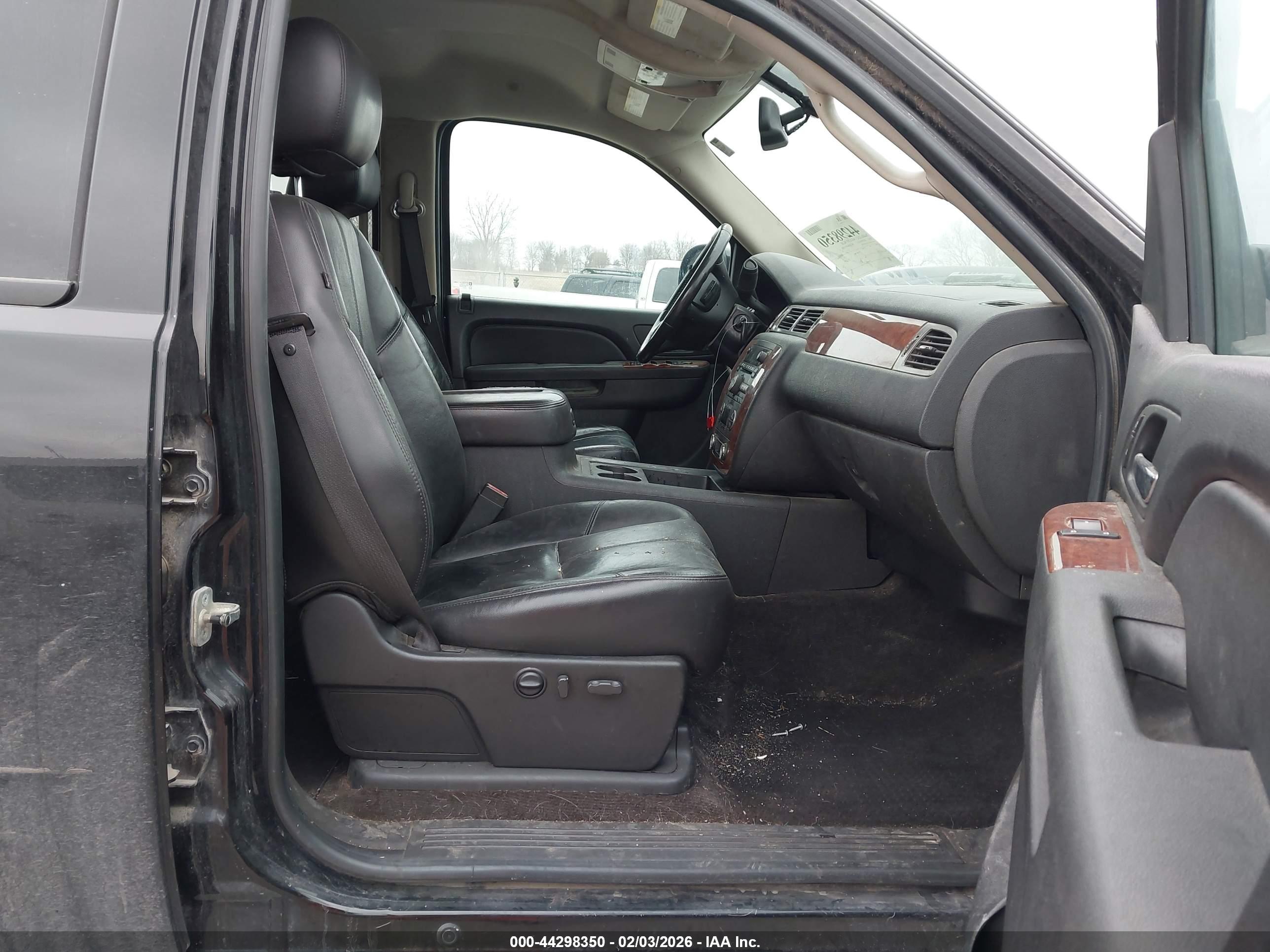 CHEVROLET SILVERADO image 5