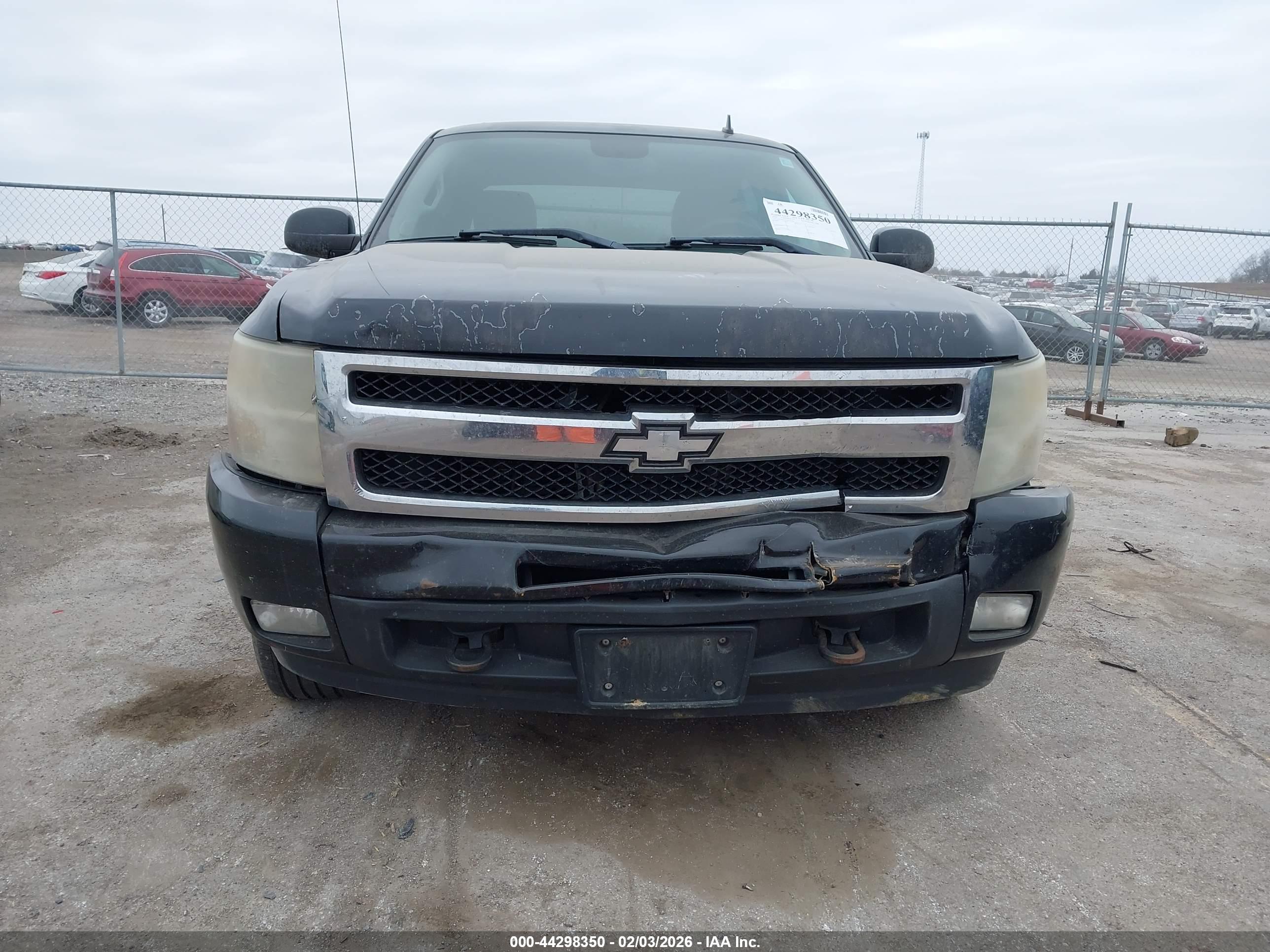 CHEVROLET SILVERADO image 6