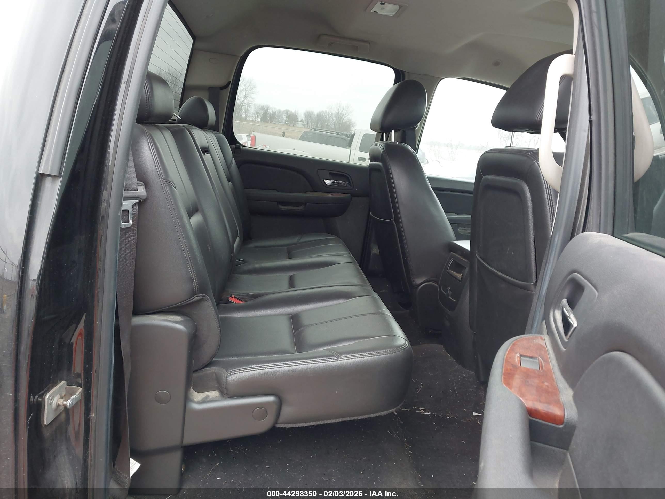CHEVROLET SILVERADO image 8