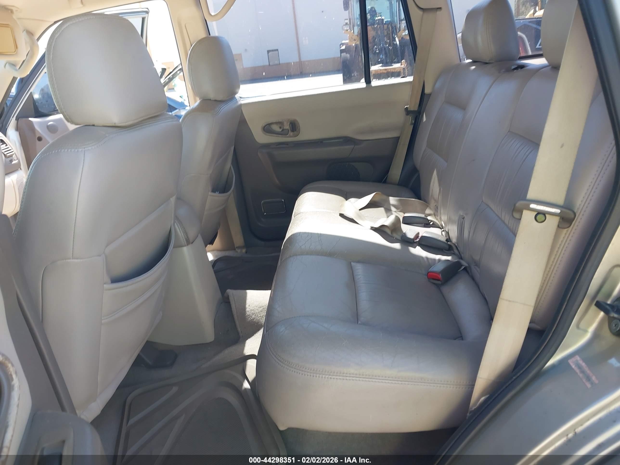 MITSUBISHI MONTERO image 8