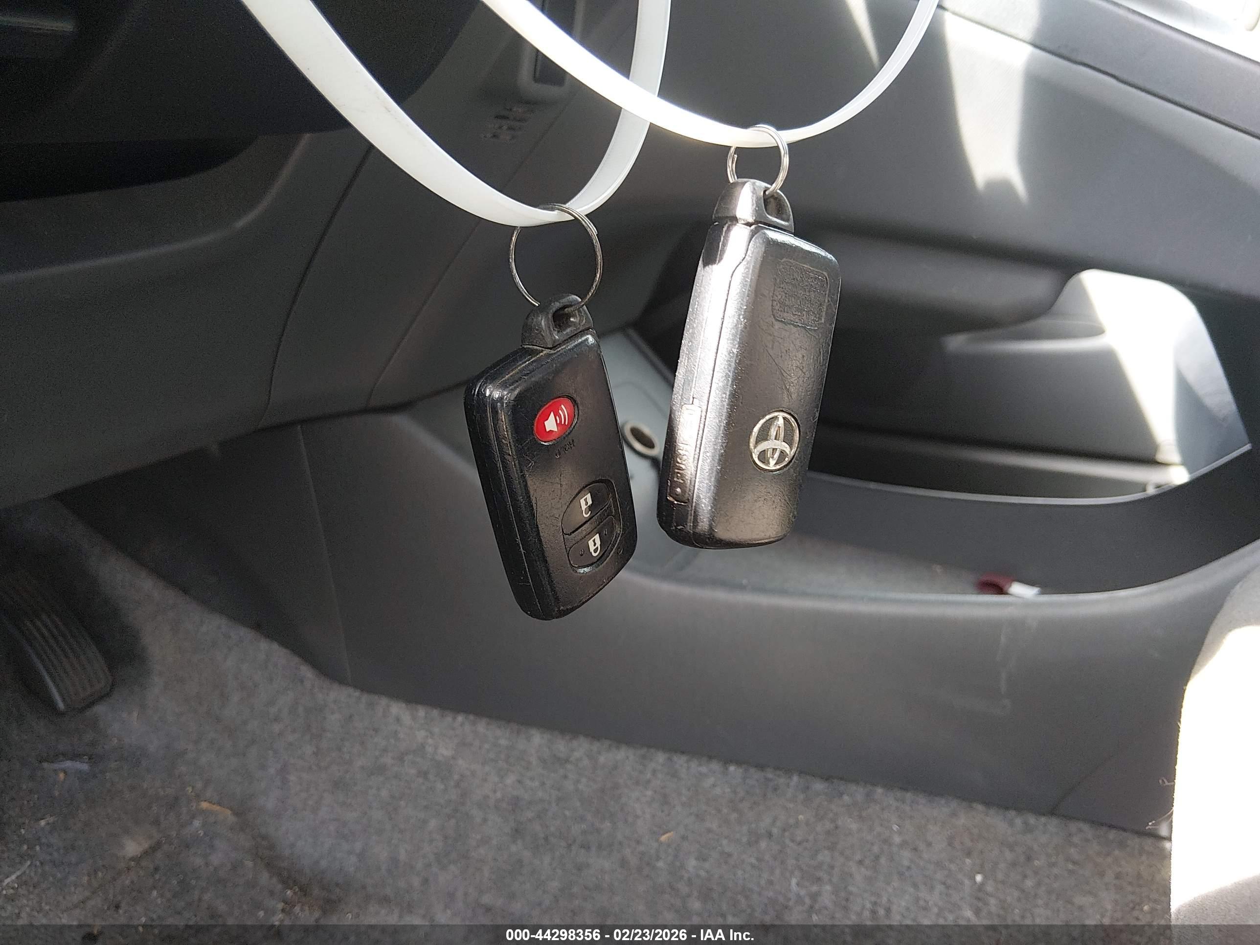 TOYOTA PRIUS image 11