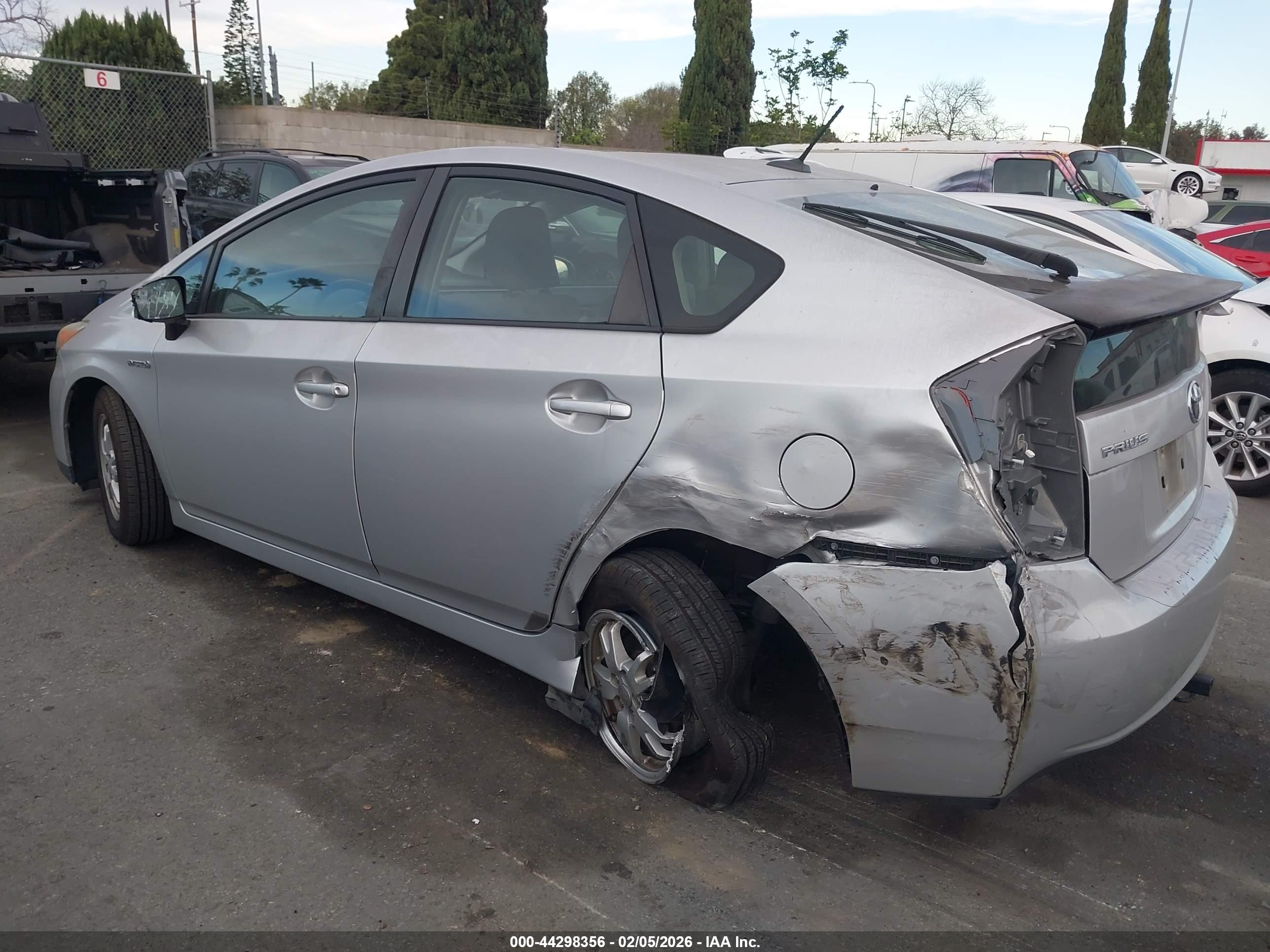 TOYOTA PRIUS image 3