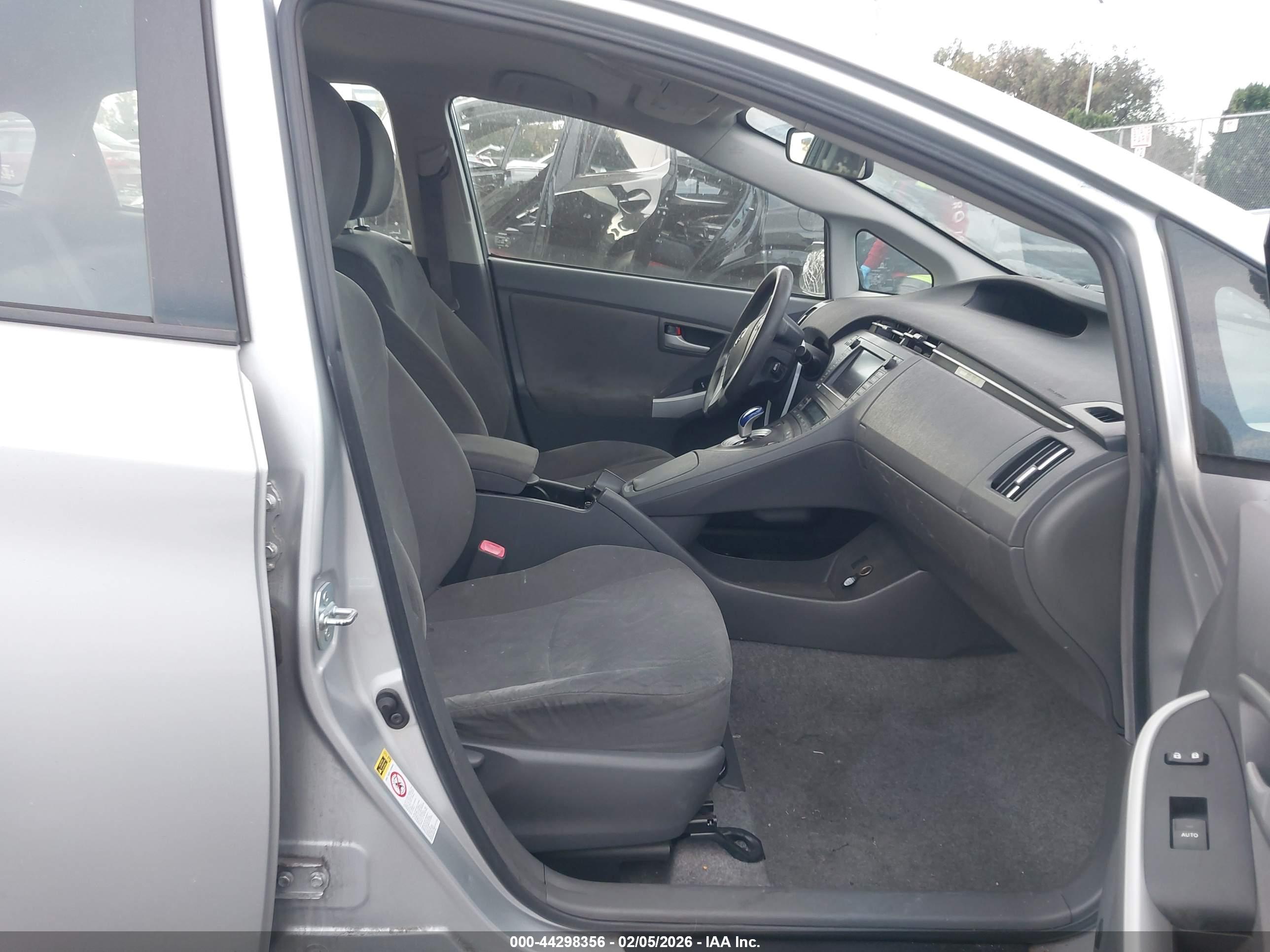 TOYOTA PRIUS image 5