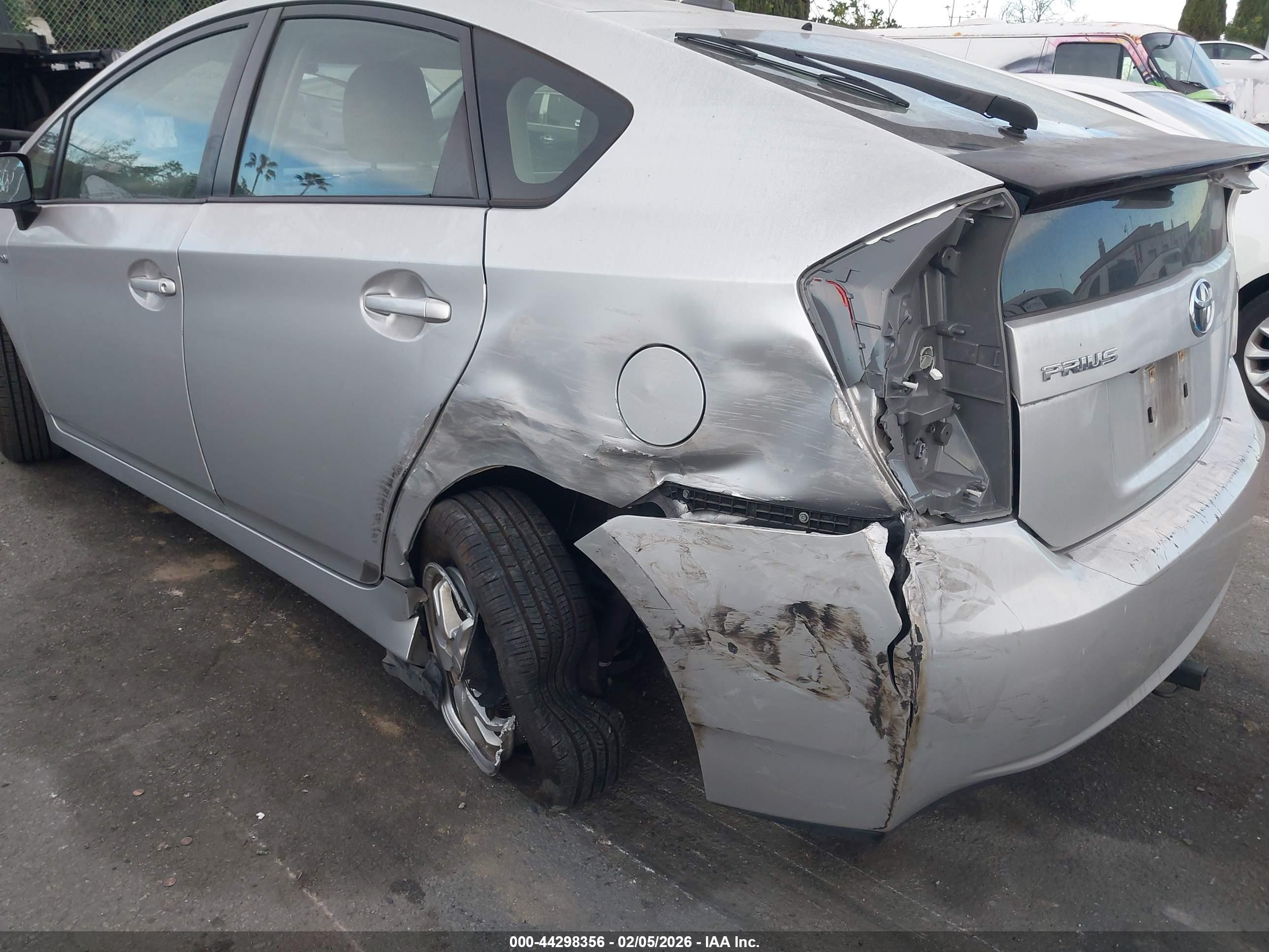 TOYOTA PRIUS image 6