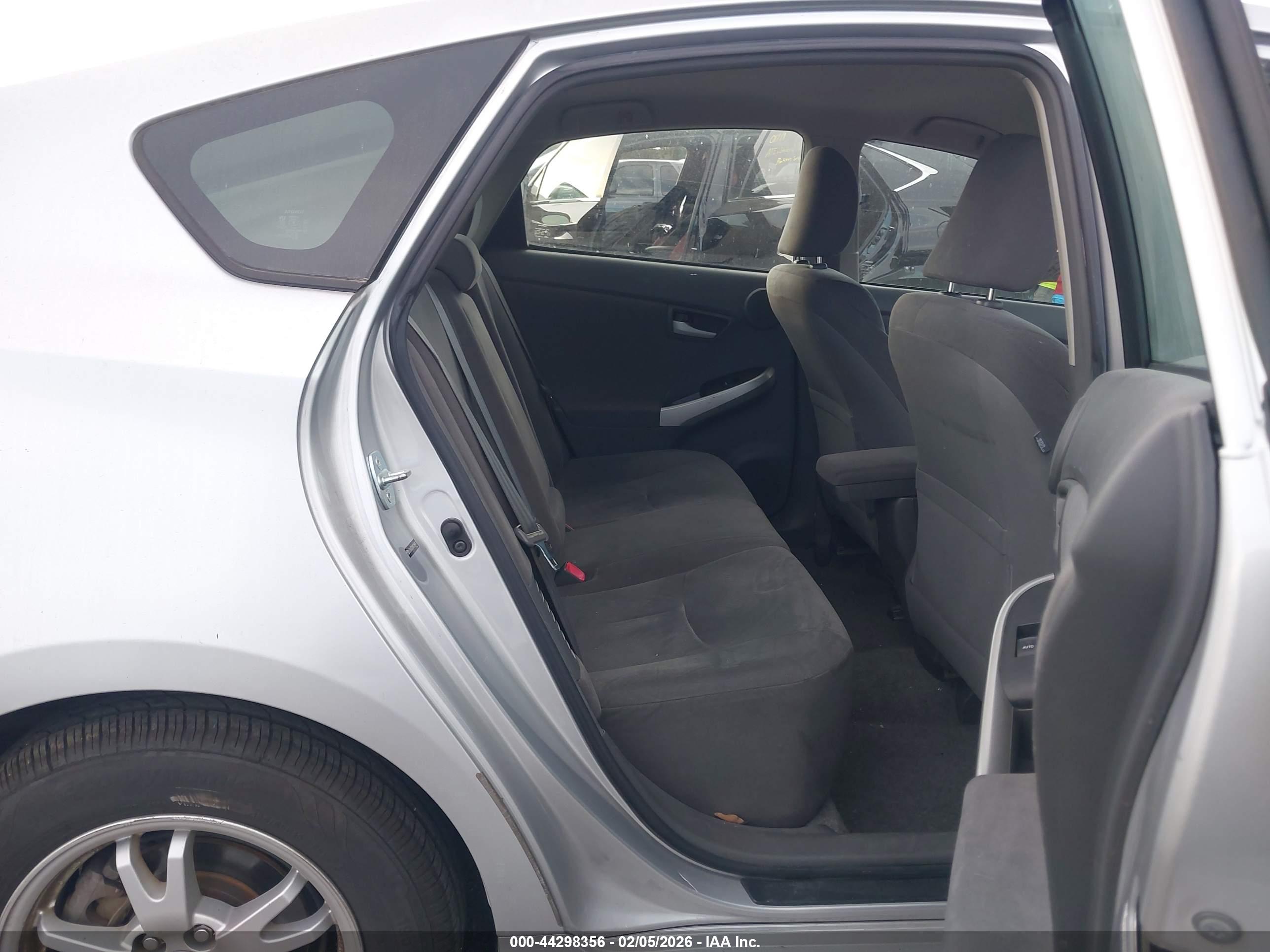 TOYOTA PRIUS image 8