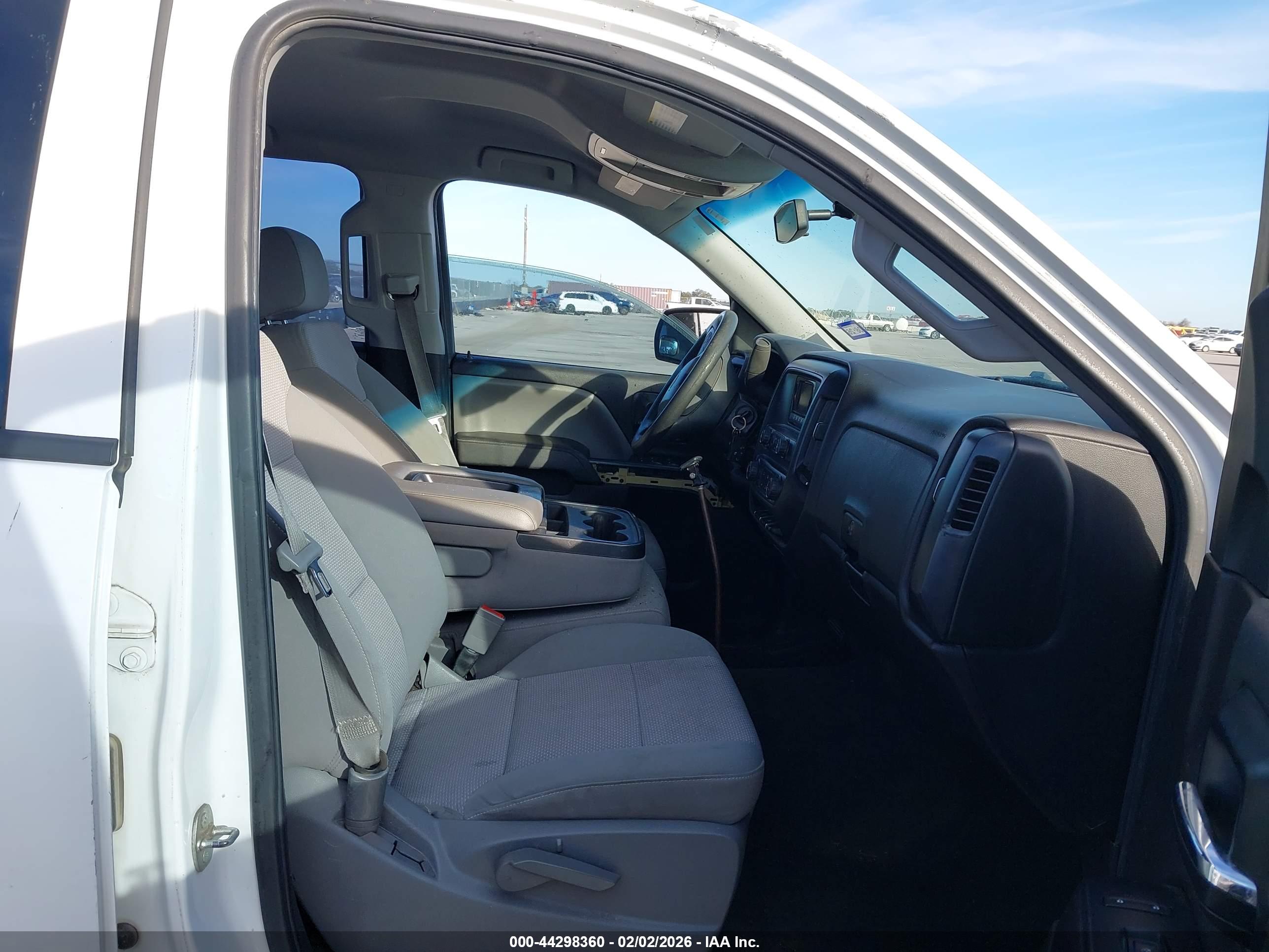 CHEVROLET SILVERADO image 5
