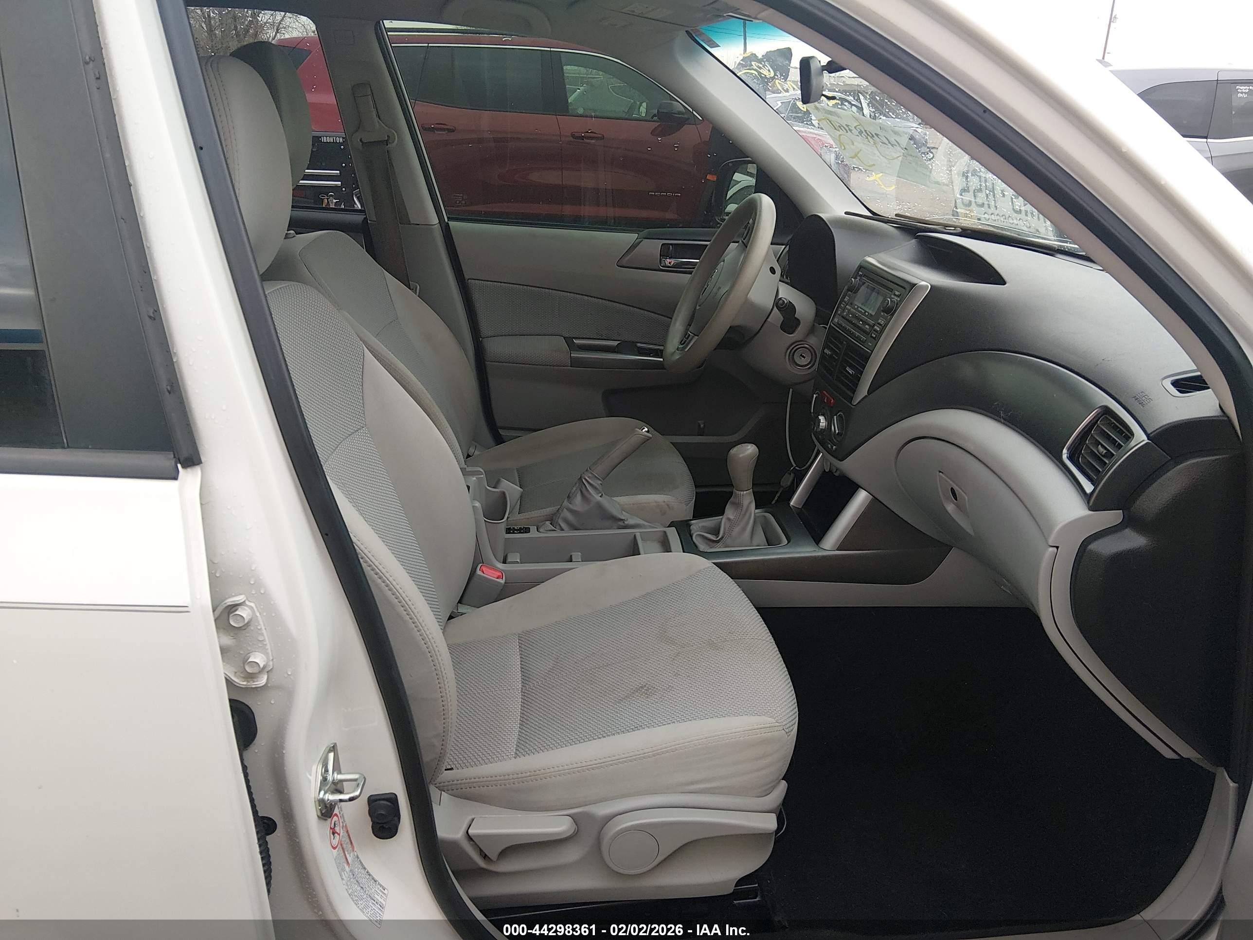 SUBARU FORESTER image 5