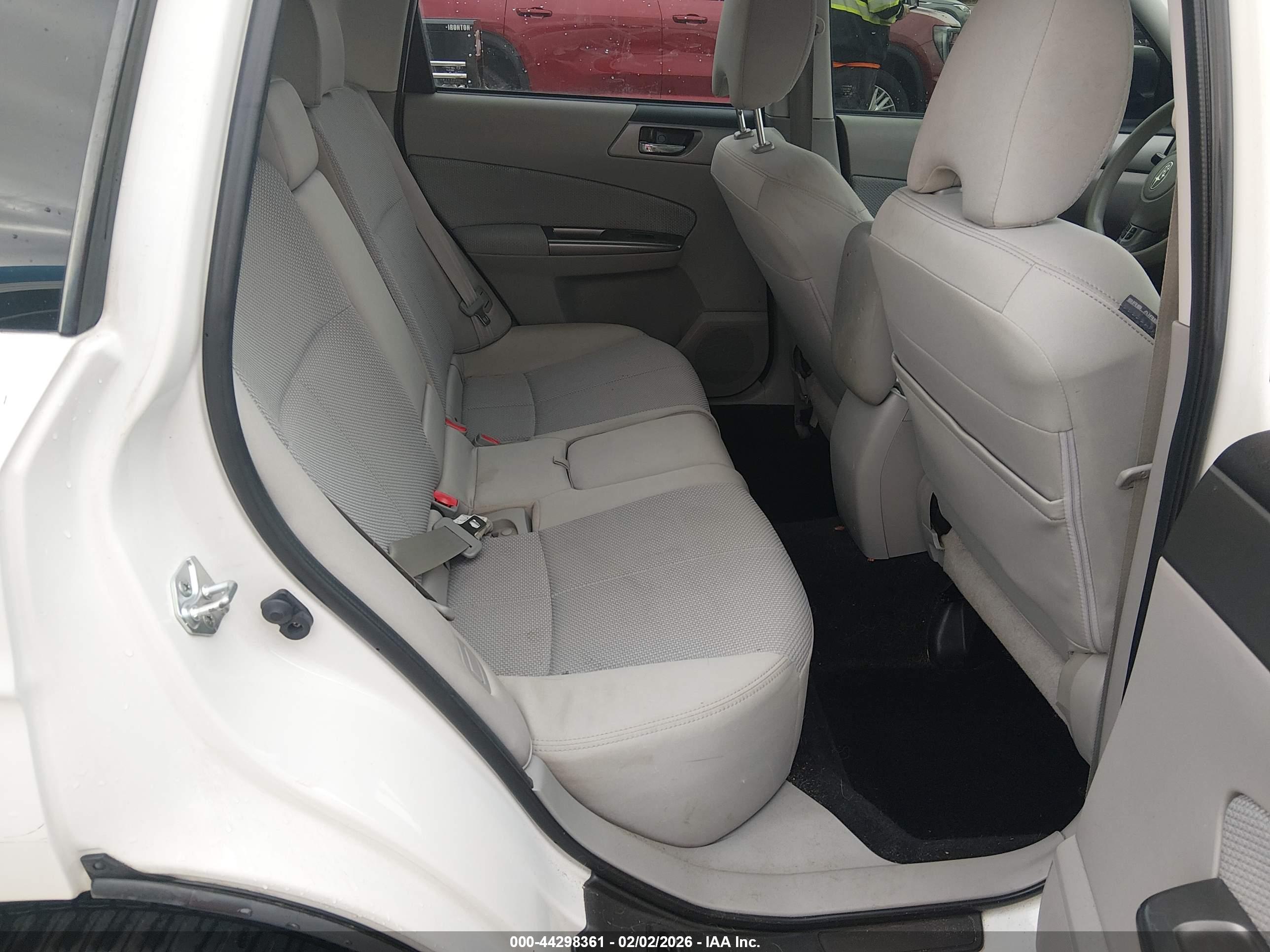 SUBARU FORESTER image 8