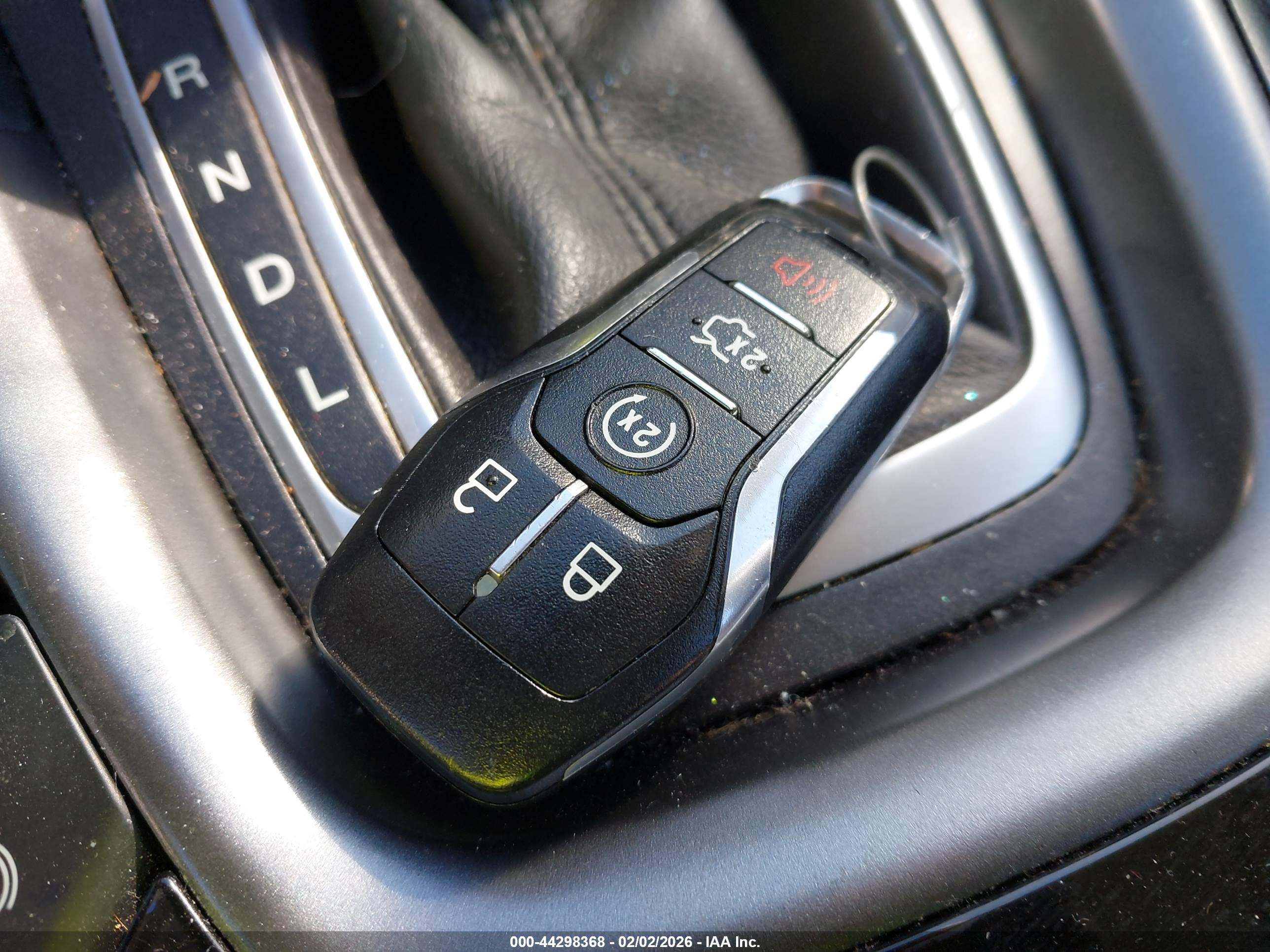 FORD FUSION image 11