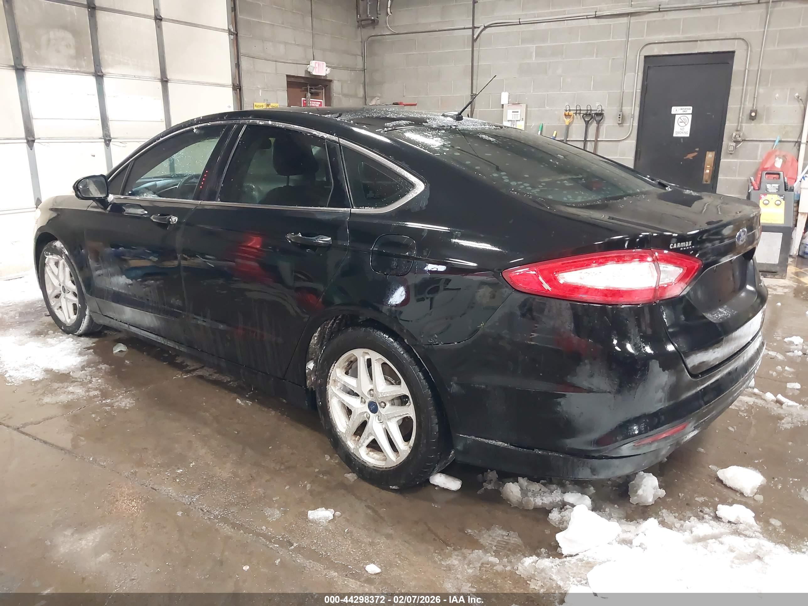 FORD FUSION image 3