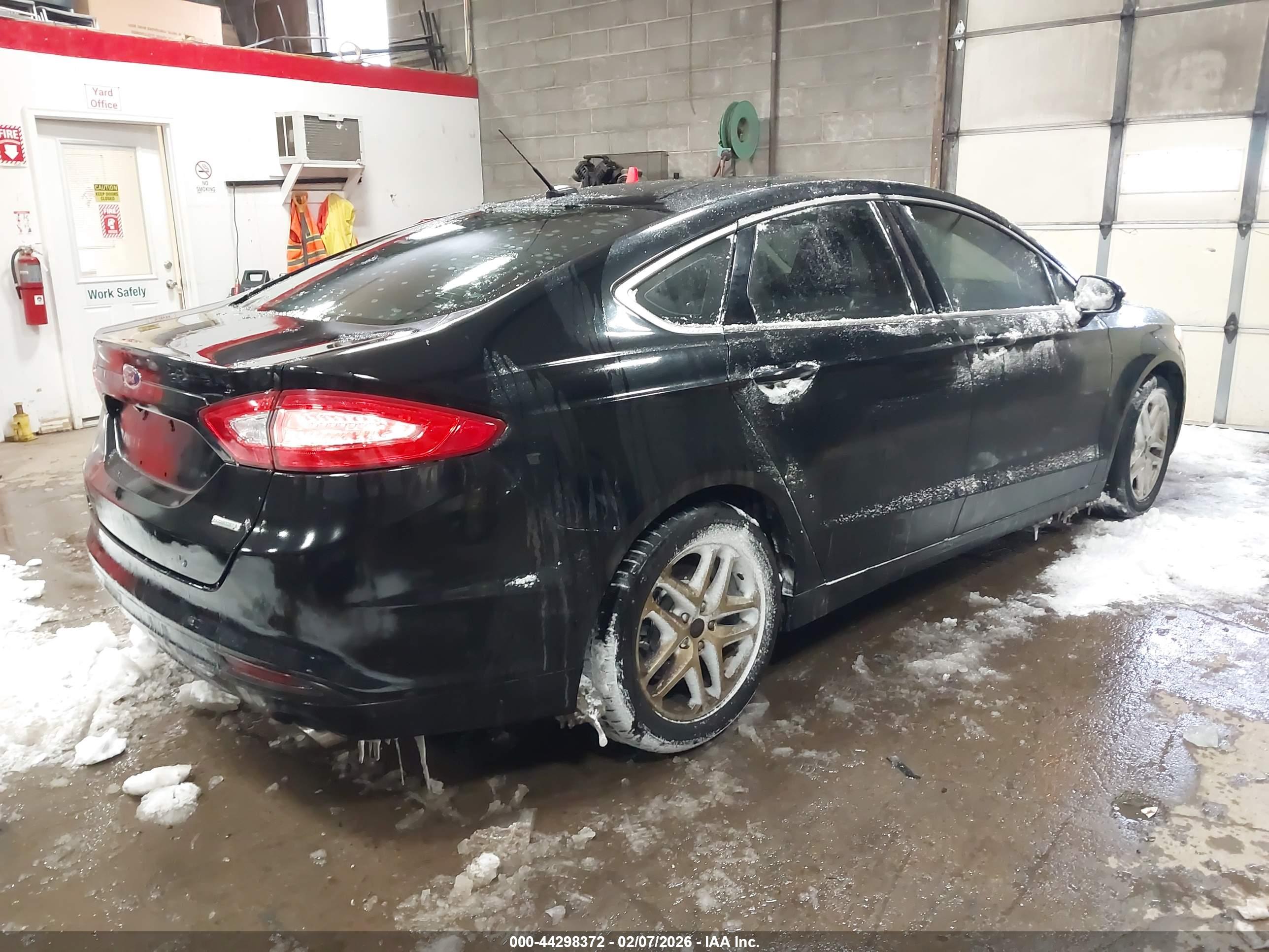 FORD FUSION image 4
