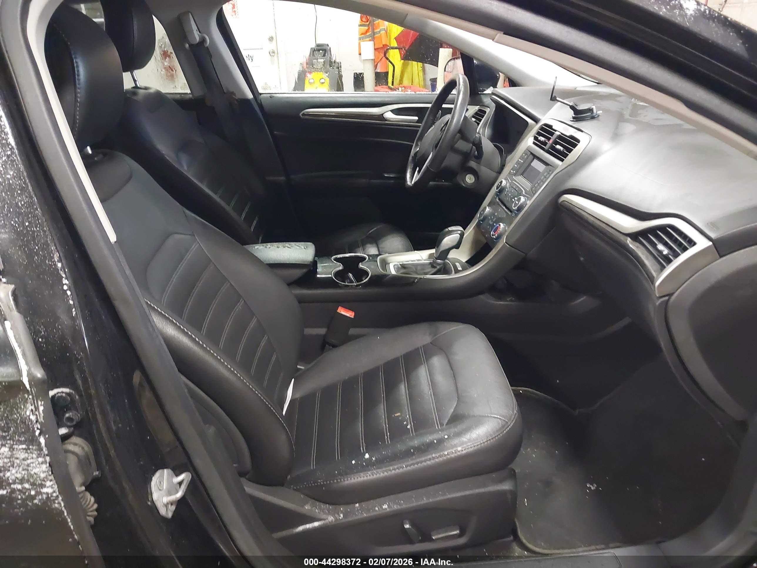 FORD FUSION image 5