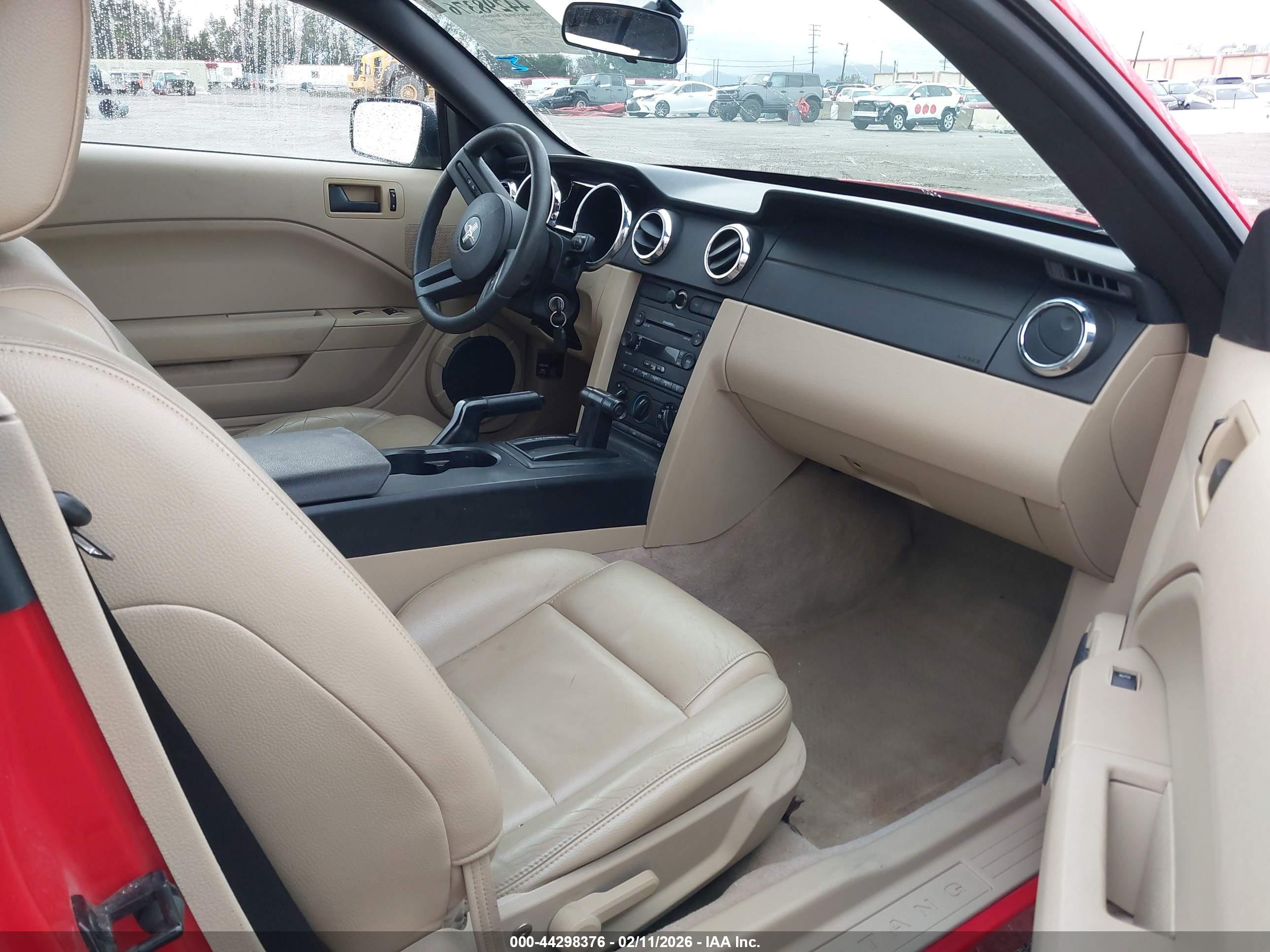 FORD MUSTANG image 5