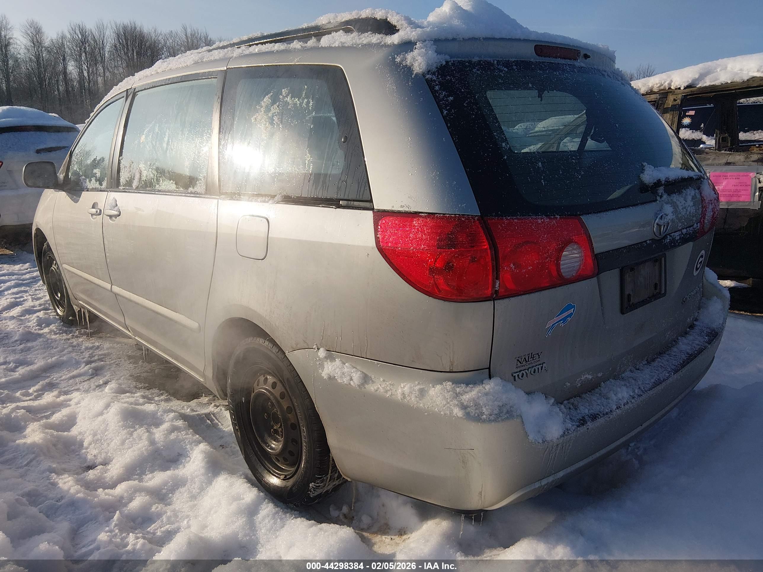 TOYOTA SIENNA image 3