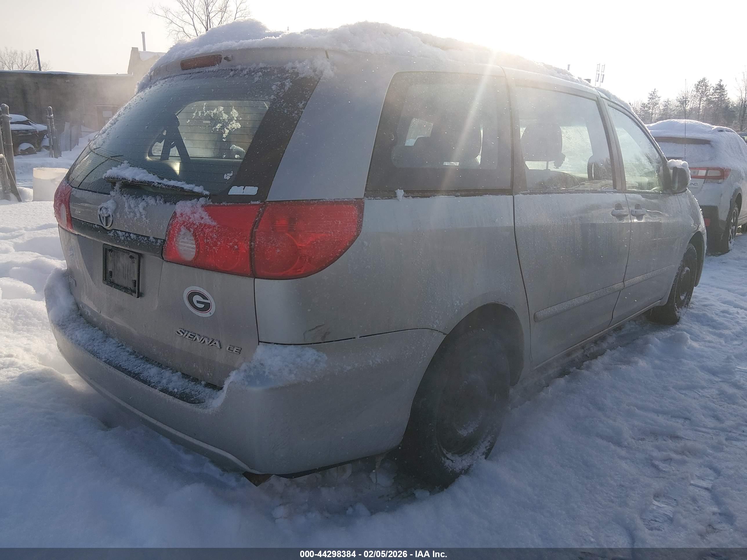 TOYOTA SIENNA image 4
