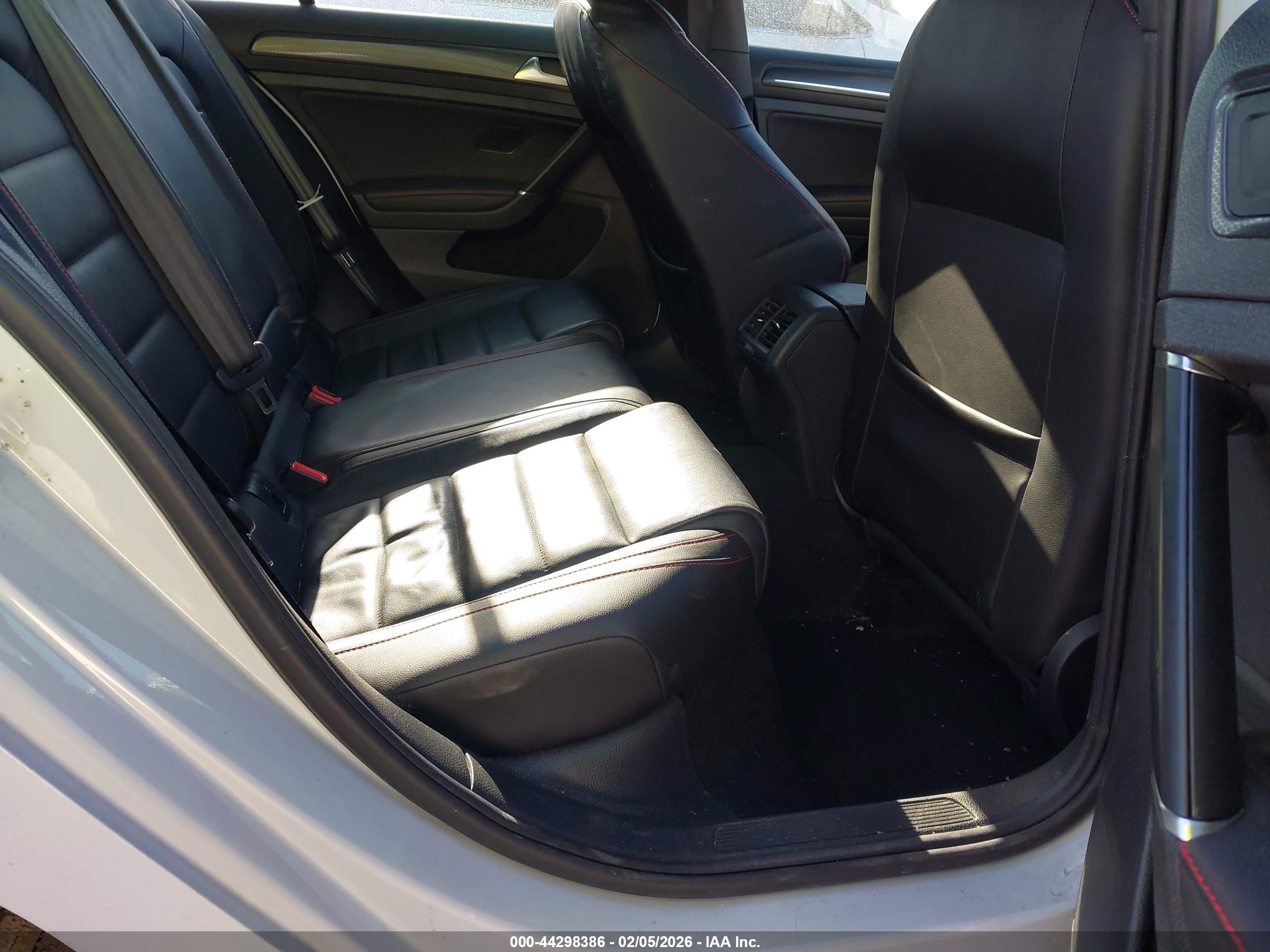 VOLKSWAGEN GOLF image 8