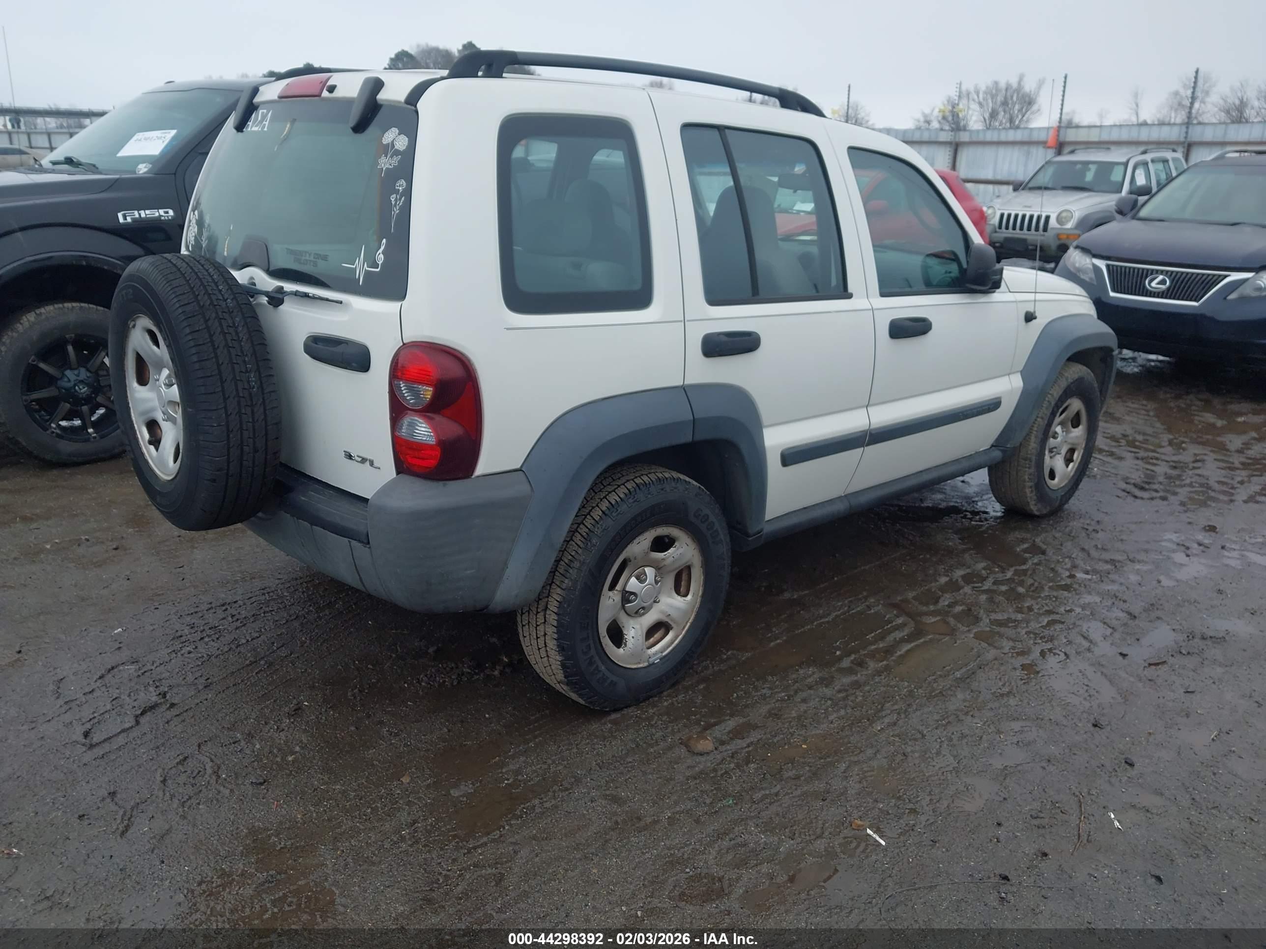 JEEP LIBERTY image 4
