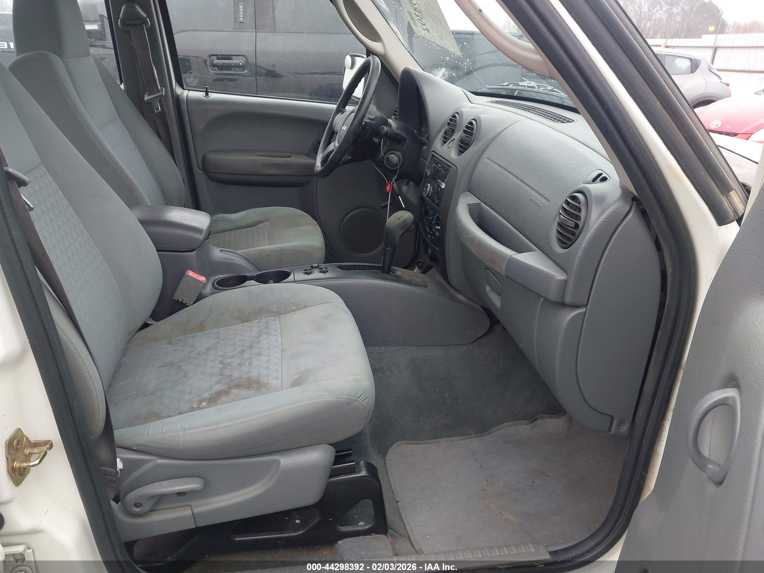 JEEP LIBERTY image 5
