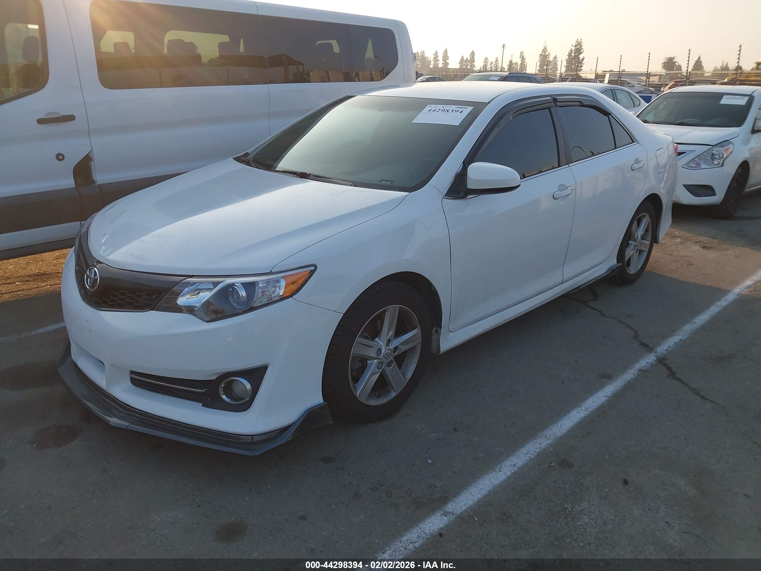 TOYOTA CAMRY image 2
