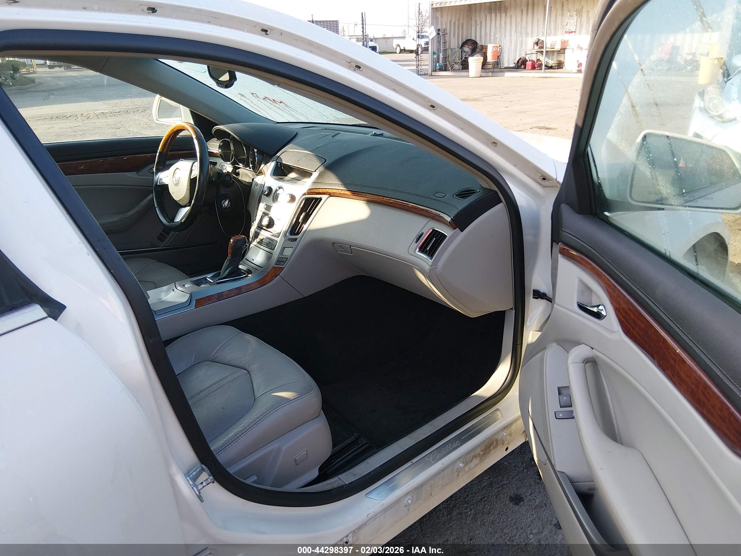 CADILLAC CTS image 5