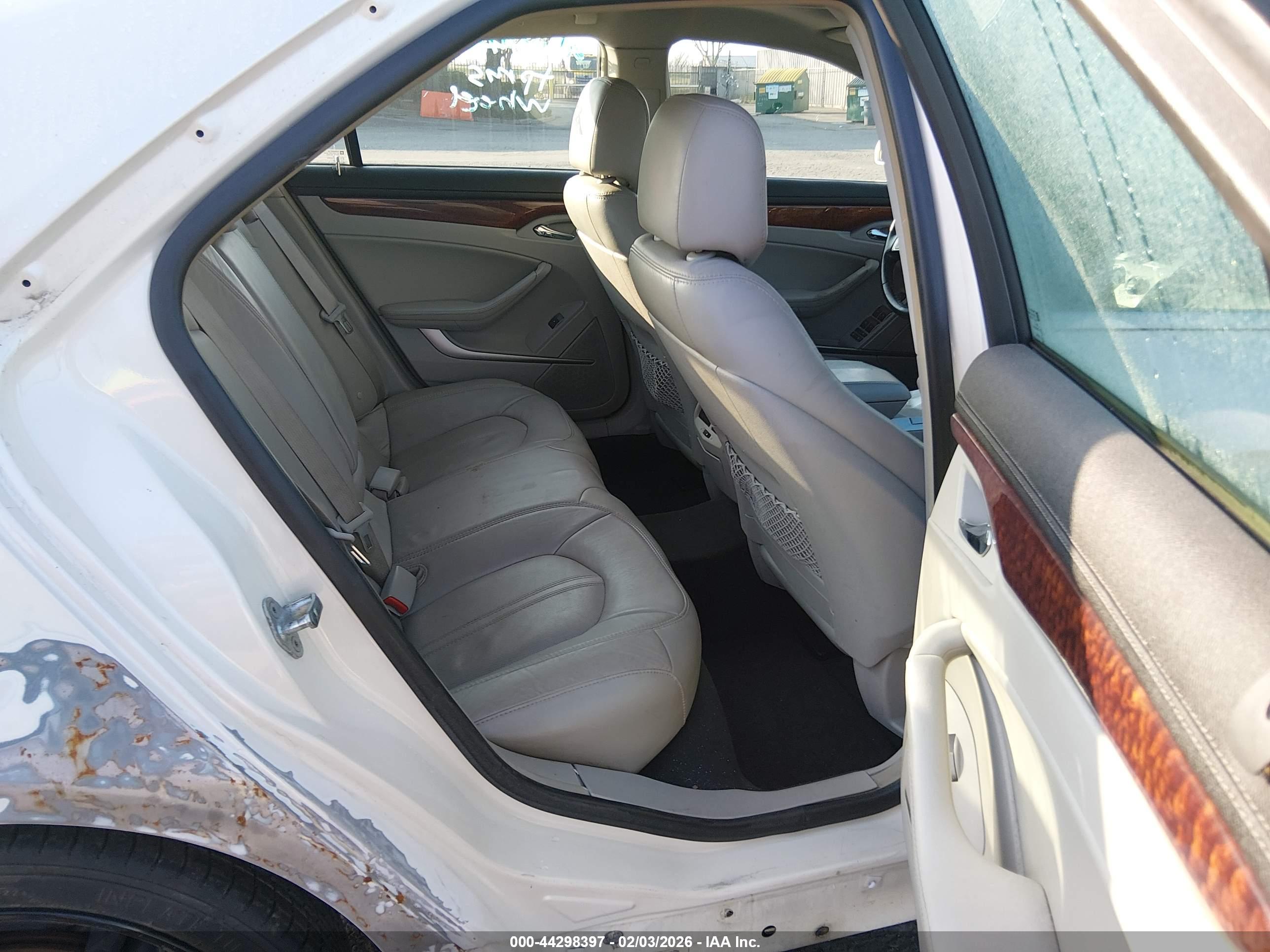 CADILLAC CTS image 8