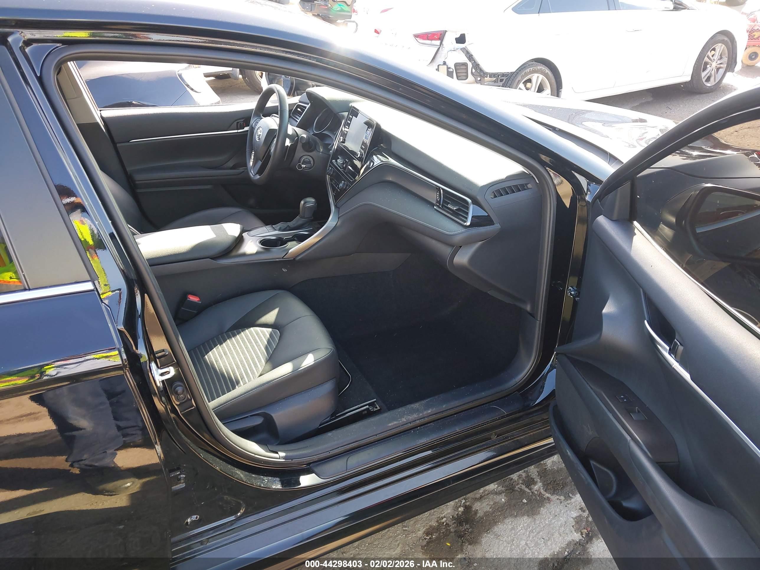 TOYOTA CAMRY image 5