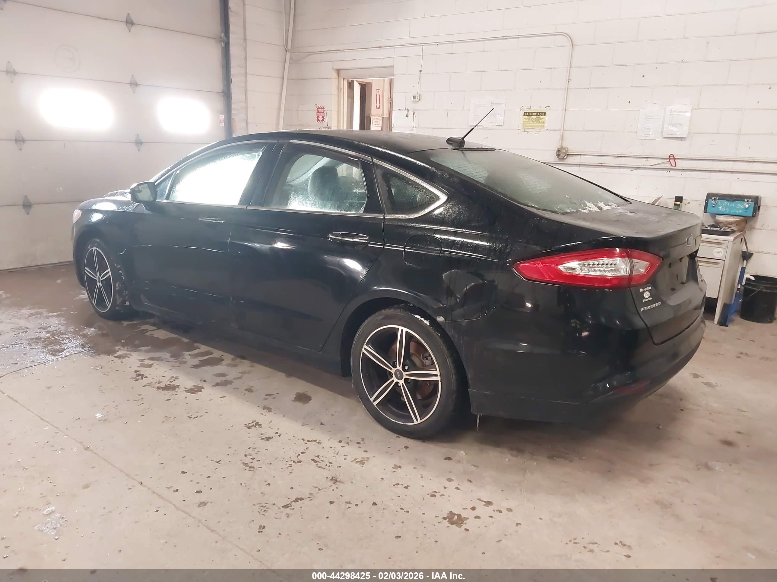 FORD FUSION image 3