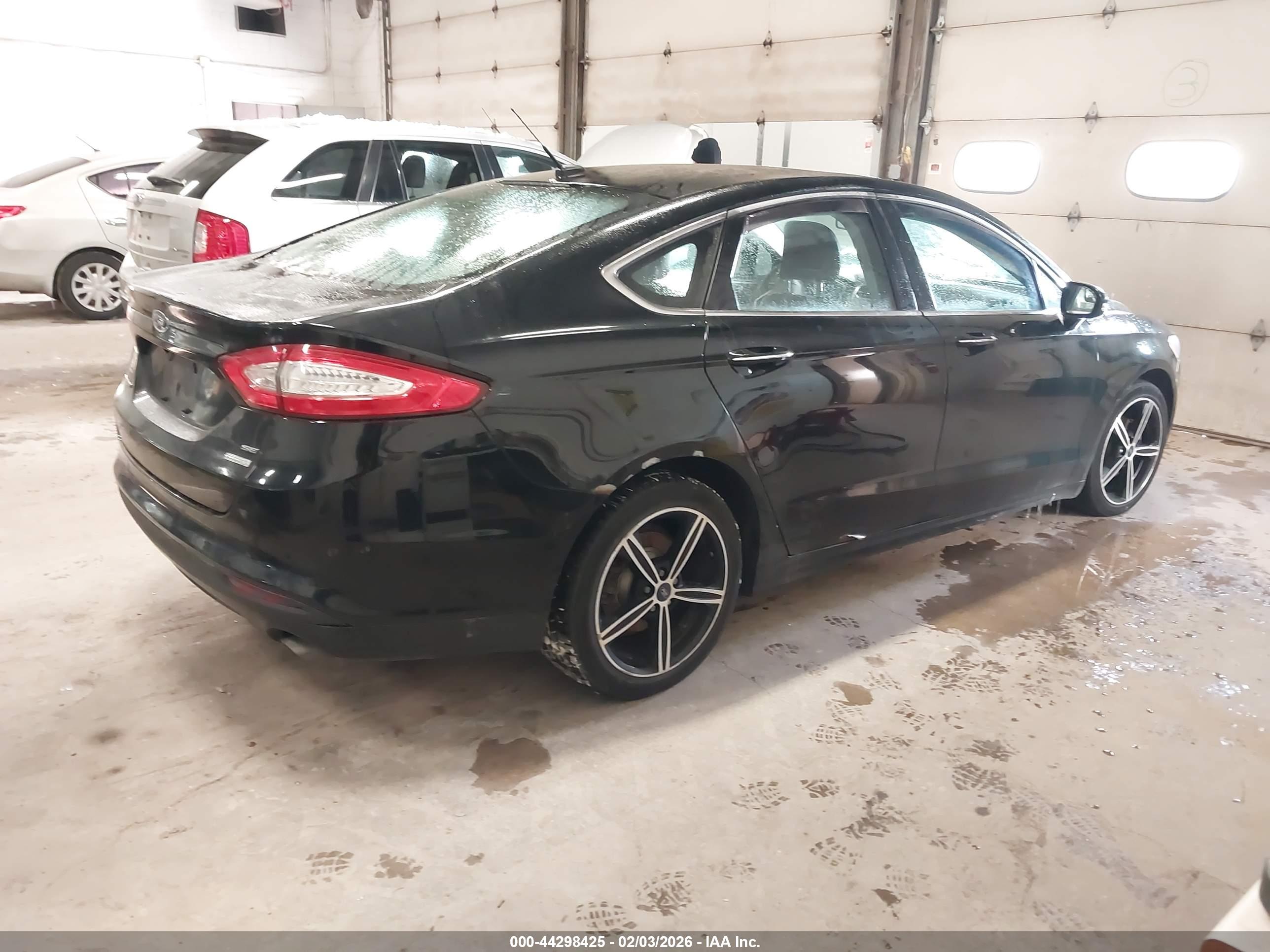 FORD FUSION image 4