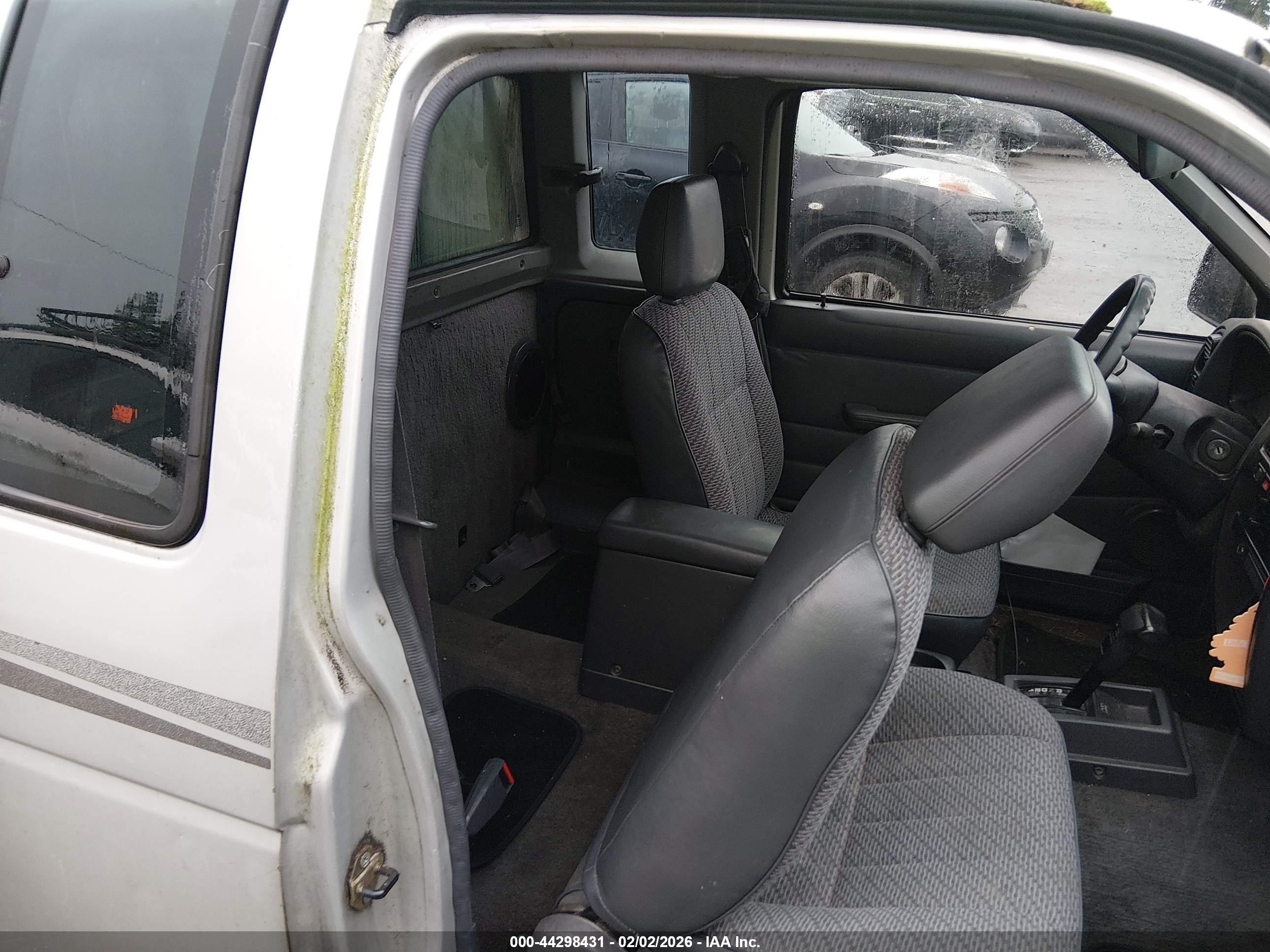 NISSAN 4X2 image 8