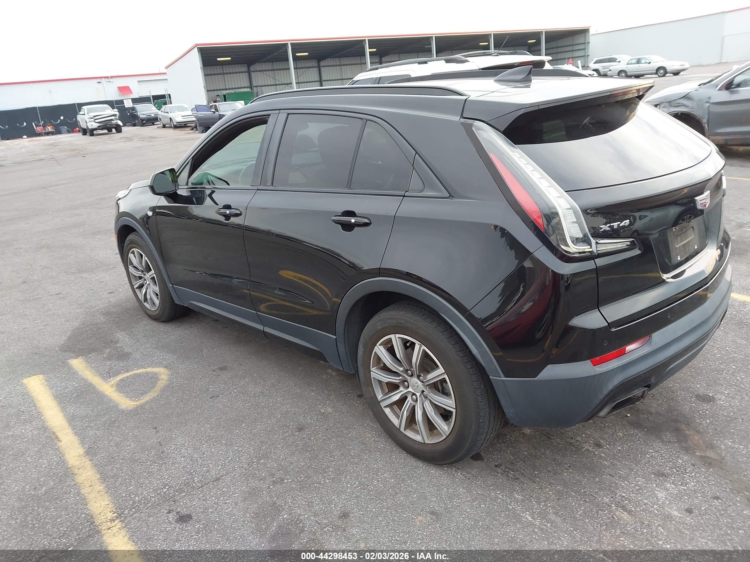 CADILLAC XT4 image 3