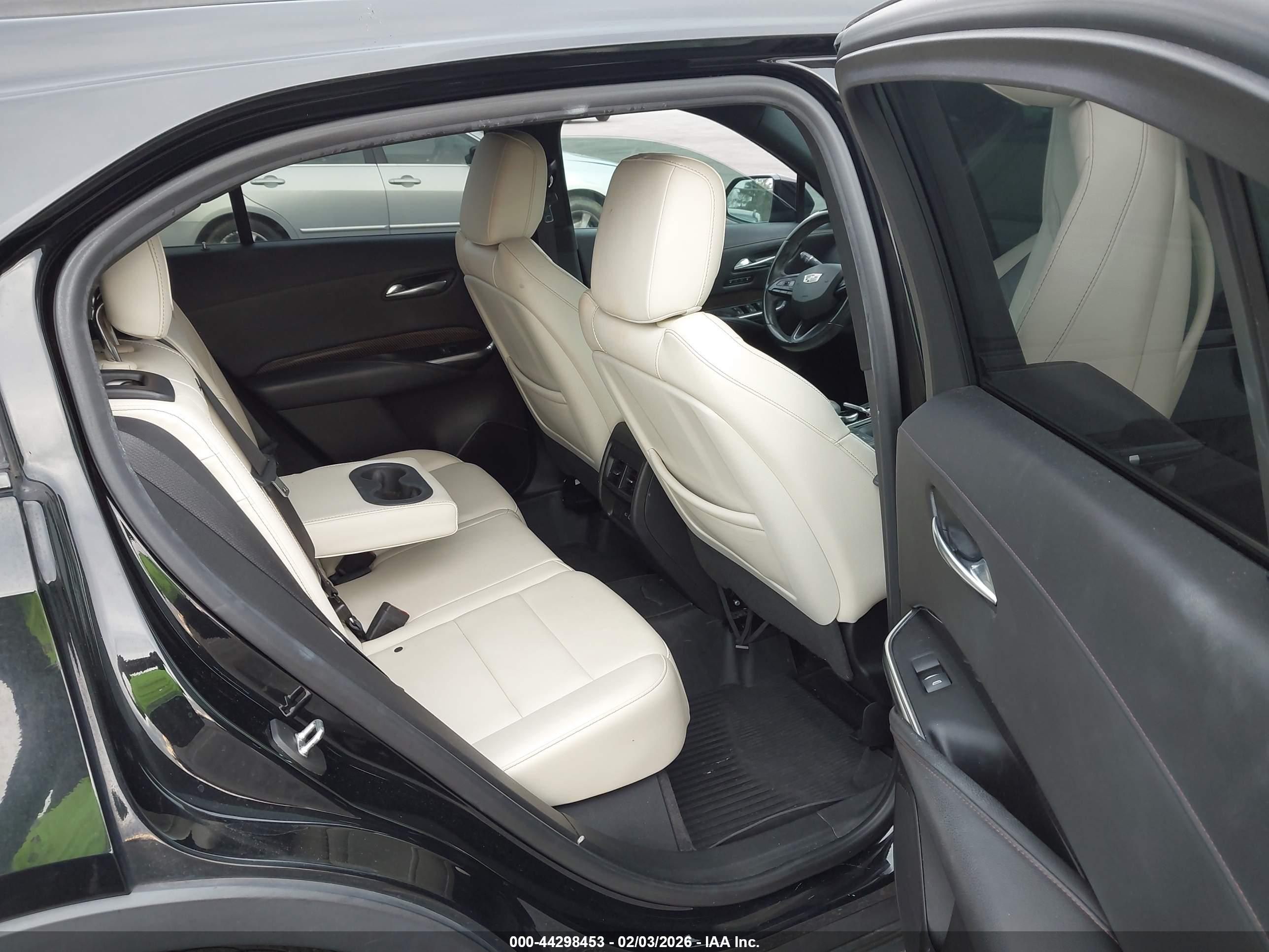 CADILLAC XT4 image 8