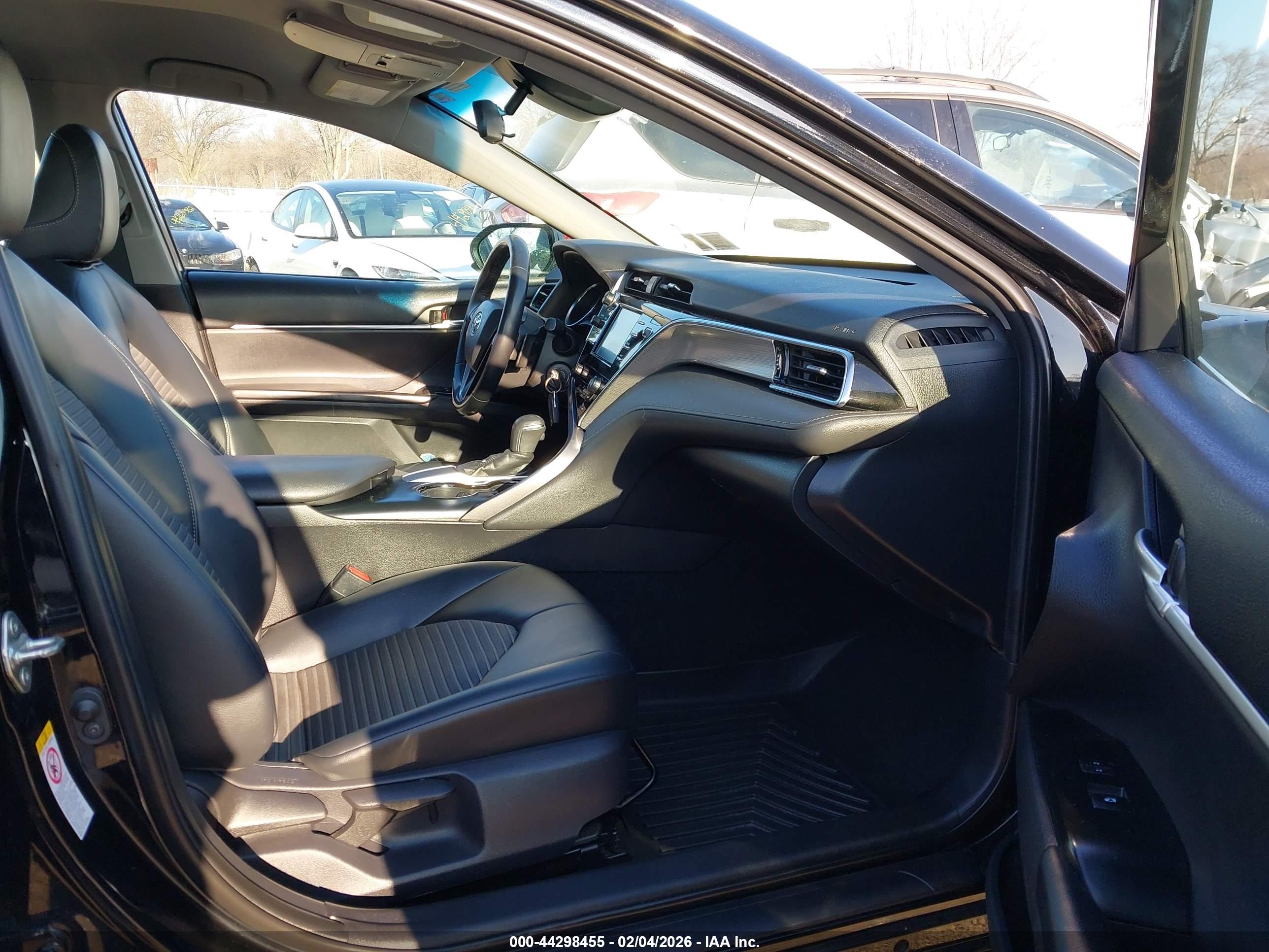 TOYOTA CAMRY image 5