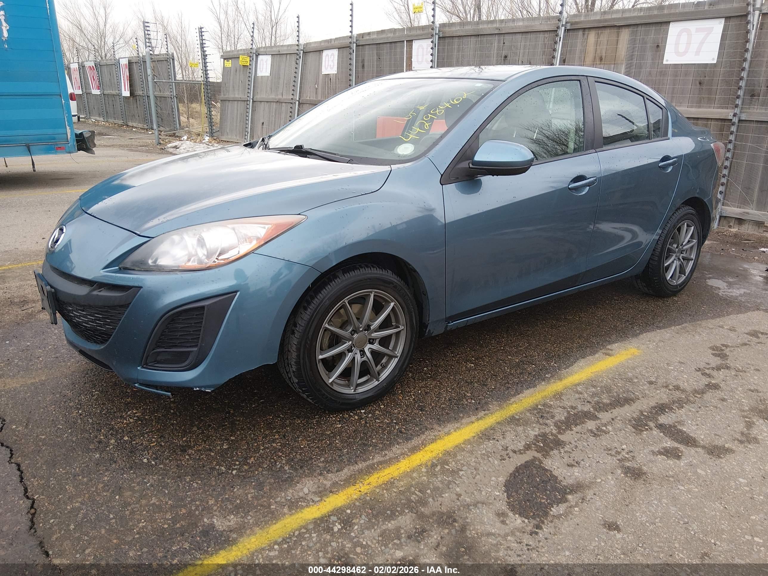 MAZDA MAZDA3 image 2