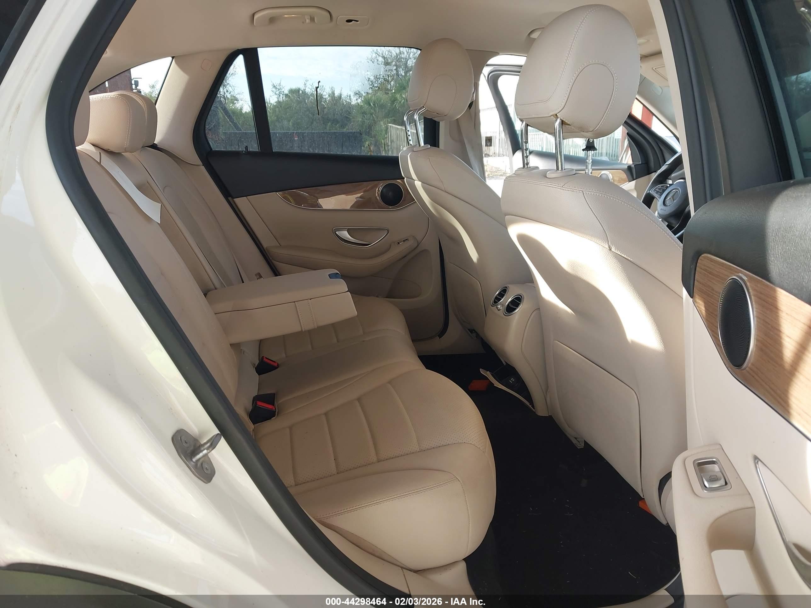 MERCEDES-BENZ GLC image 8