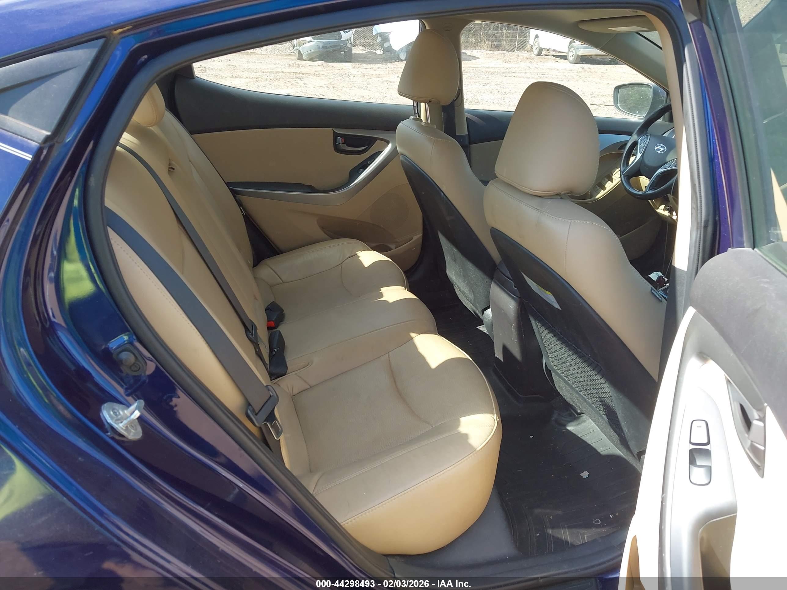 HYUNDAI ELANTRA image 8