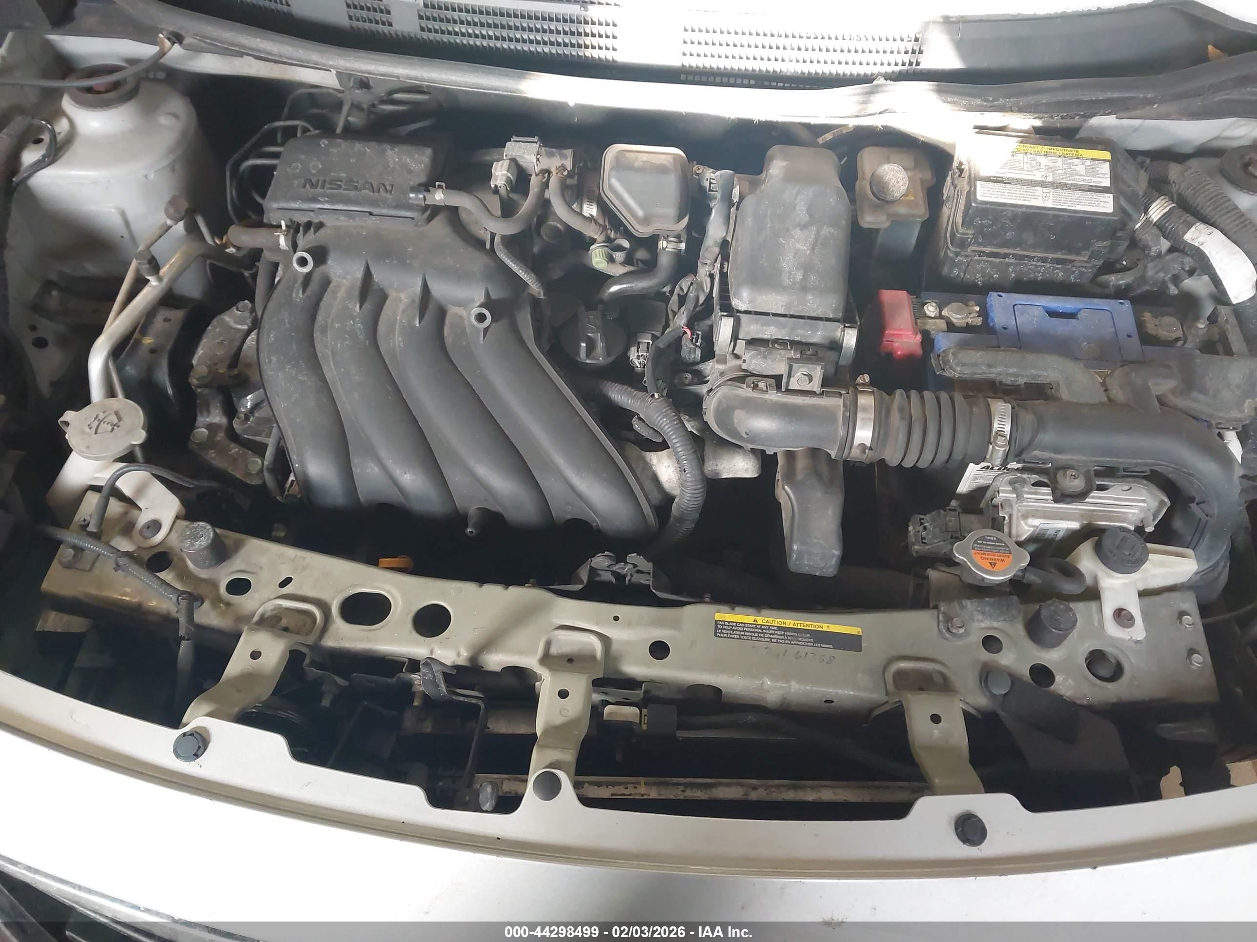 NISSAN VERSA image 10