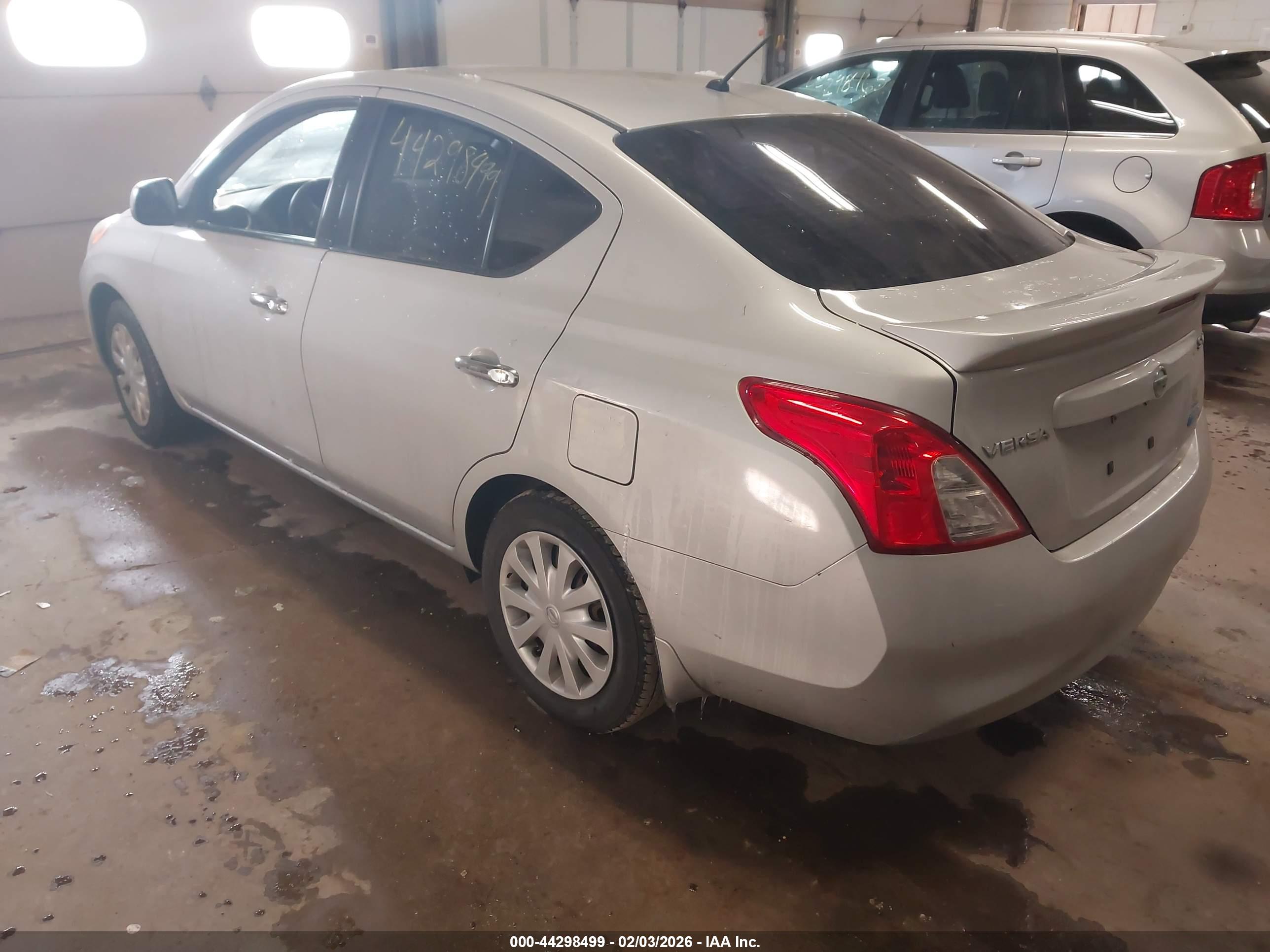 NISSAN VERSA image 3