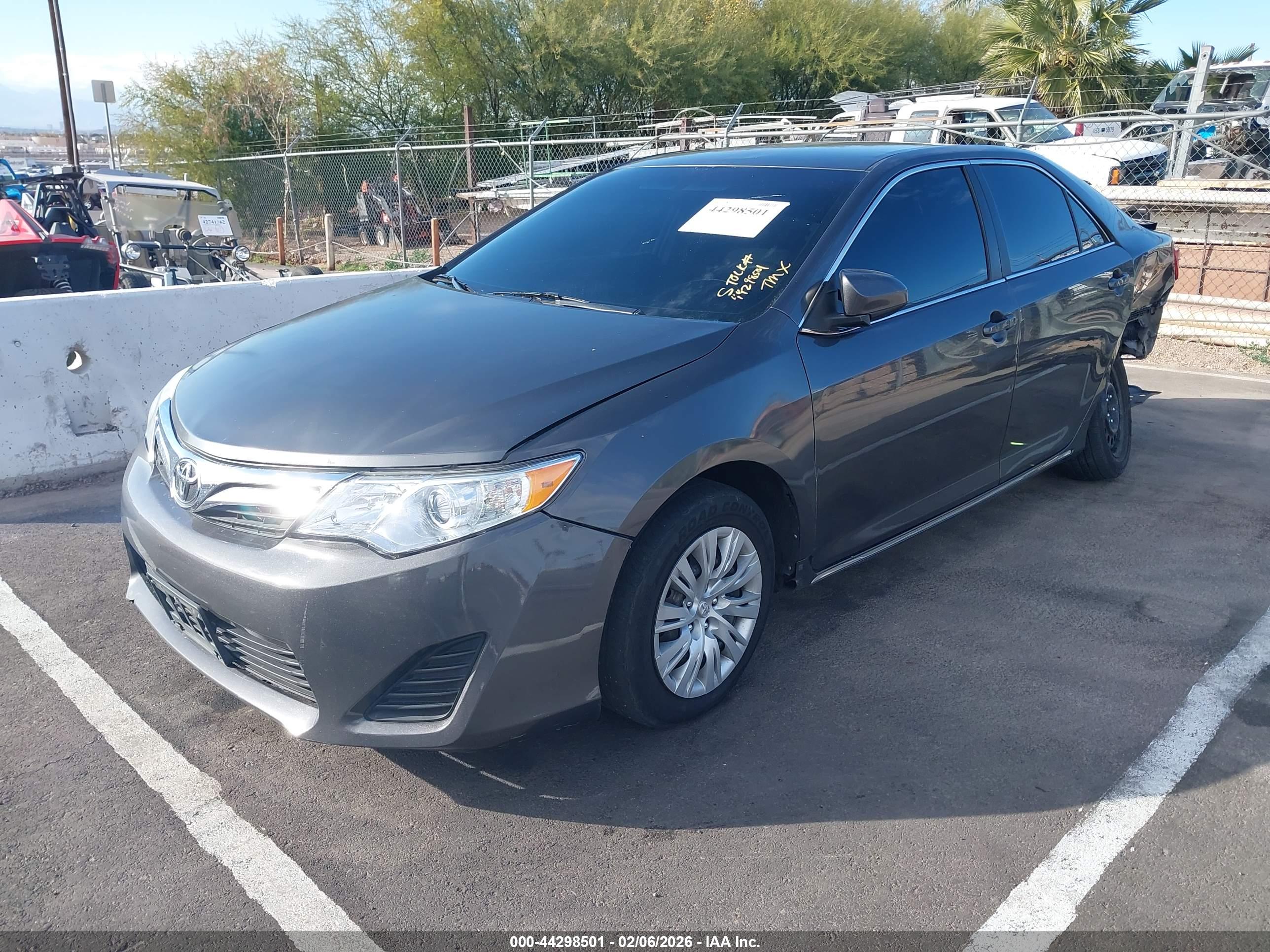 TOYOTA CAMRY image 2