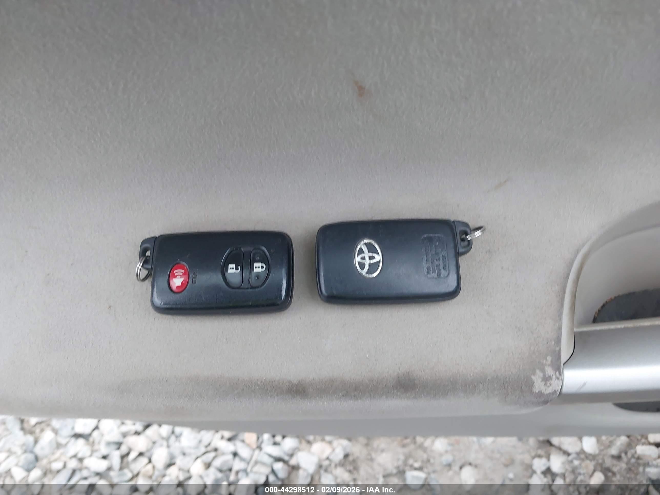 TOYOTA PRIUS image 11