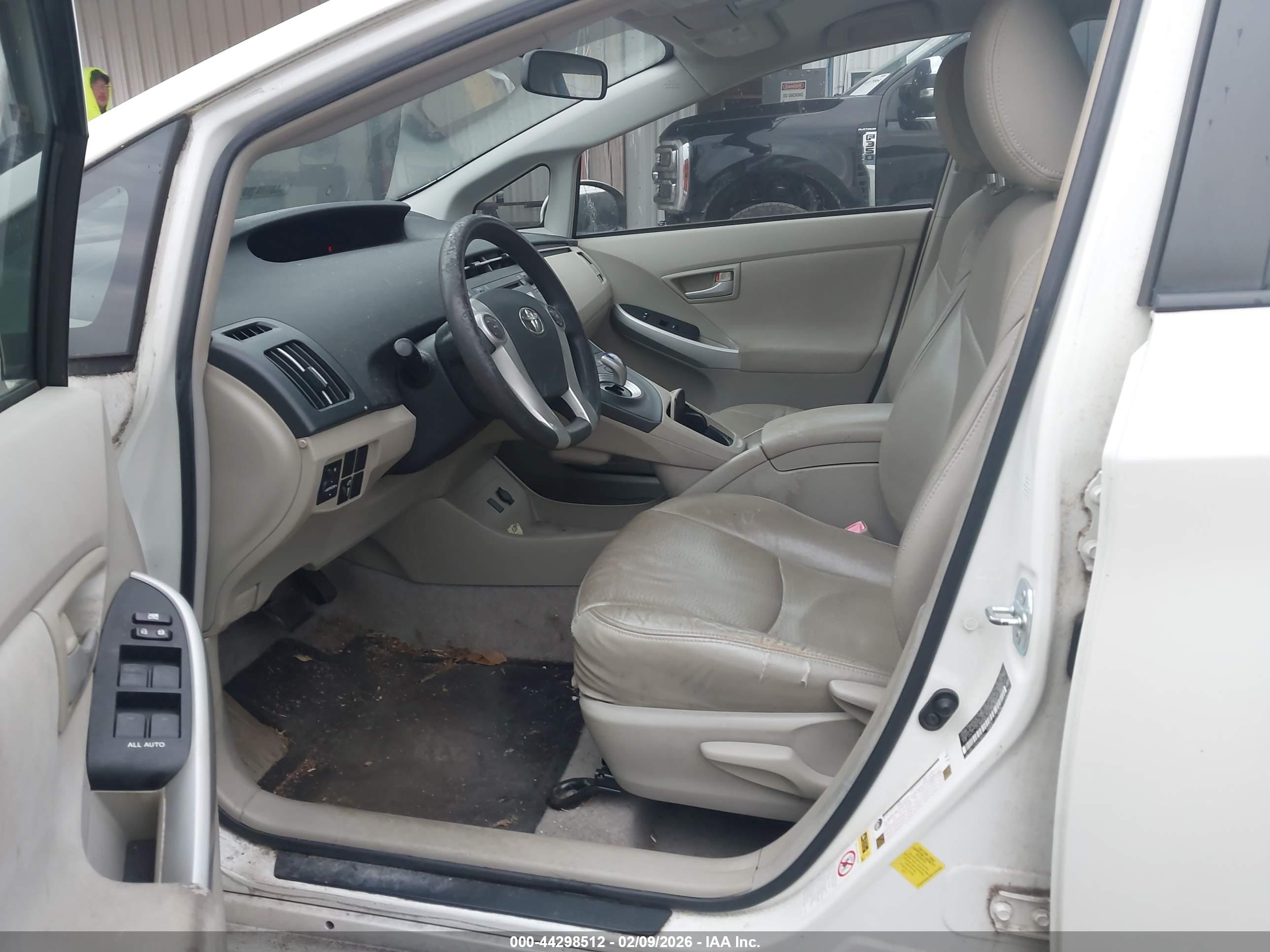 TOYOTA PRIUS image 5