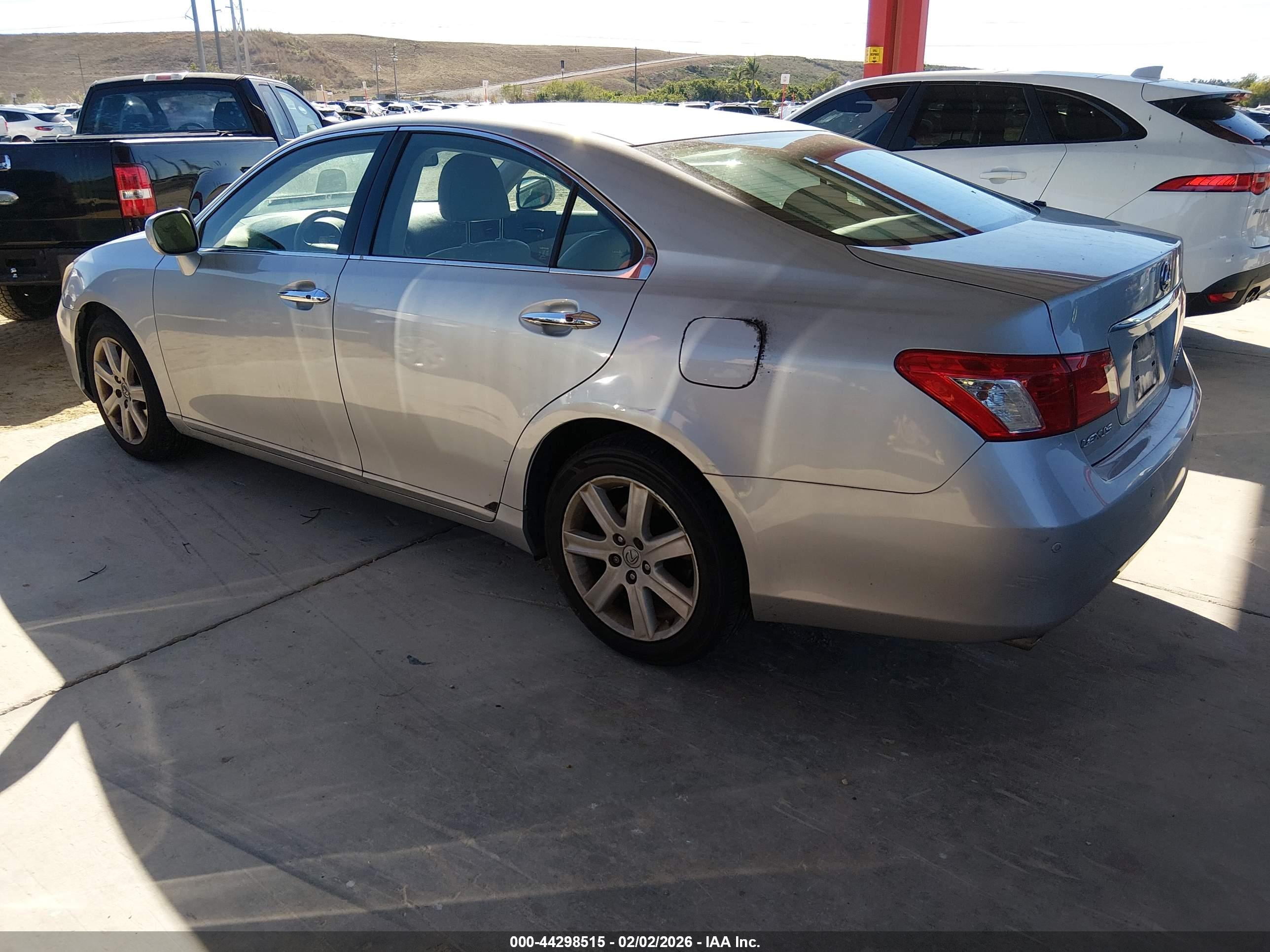 LEXUS ES image 3